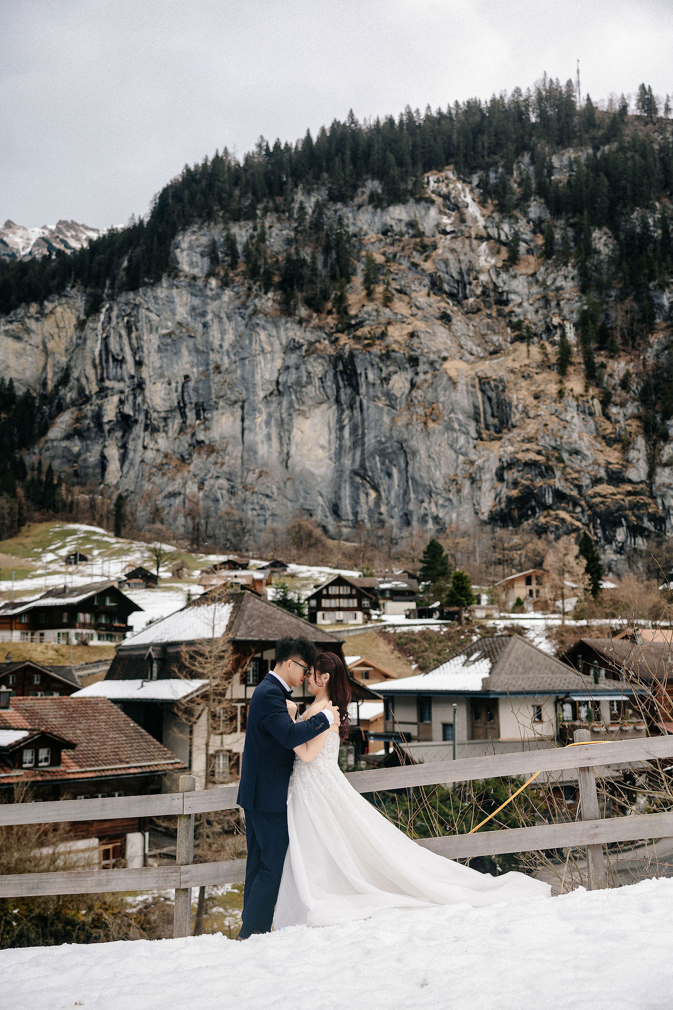 Switzerland Pre-Wedding Photoshoot | Lauterbrunnen, Grindelwald First & Lake Brienz at Lauterbrunnen pre-wedding photo
