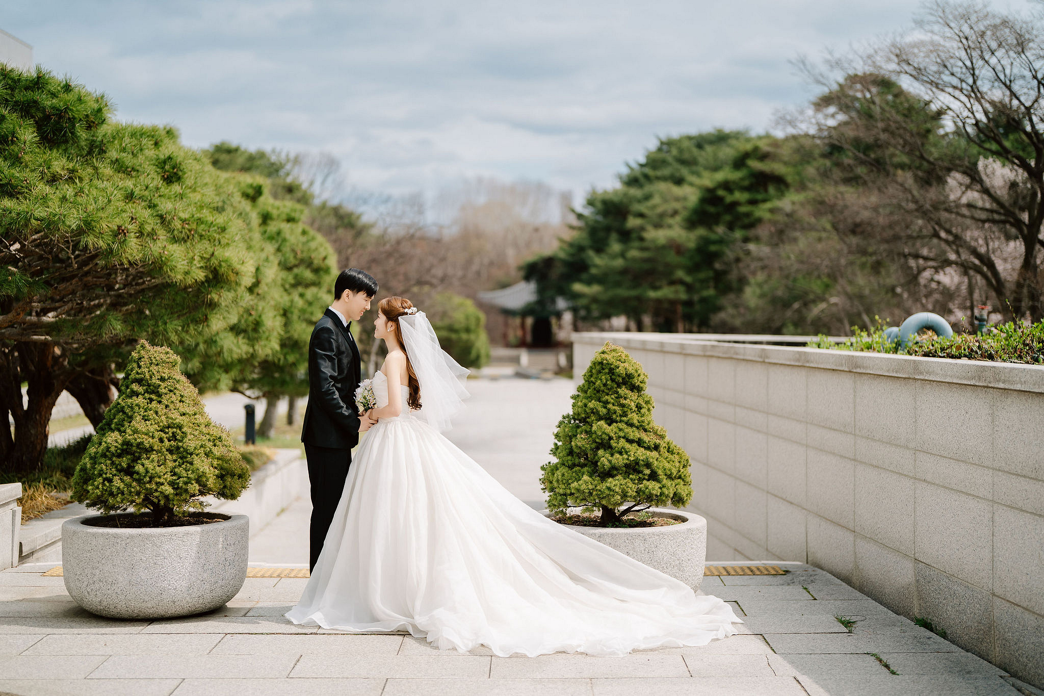 Seoul Pre-Wedding Photoshoot | Yongsan Park, Yonsei University & Kyung Hee University at Yongsan Park pre-wedding photo