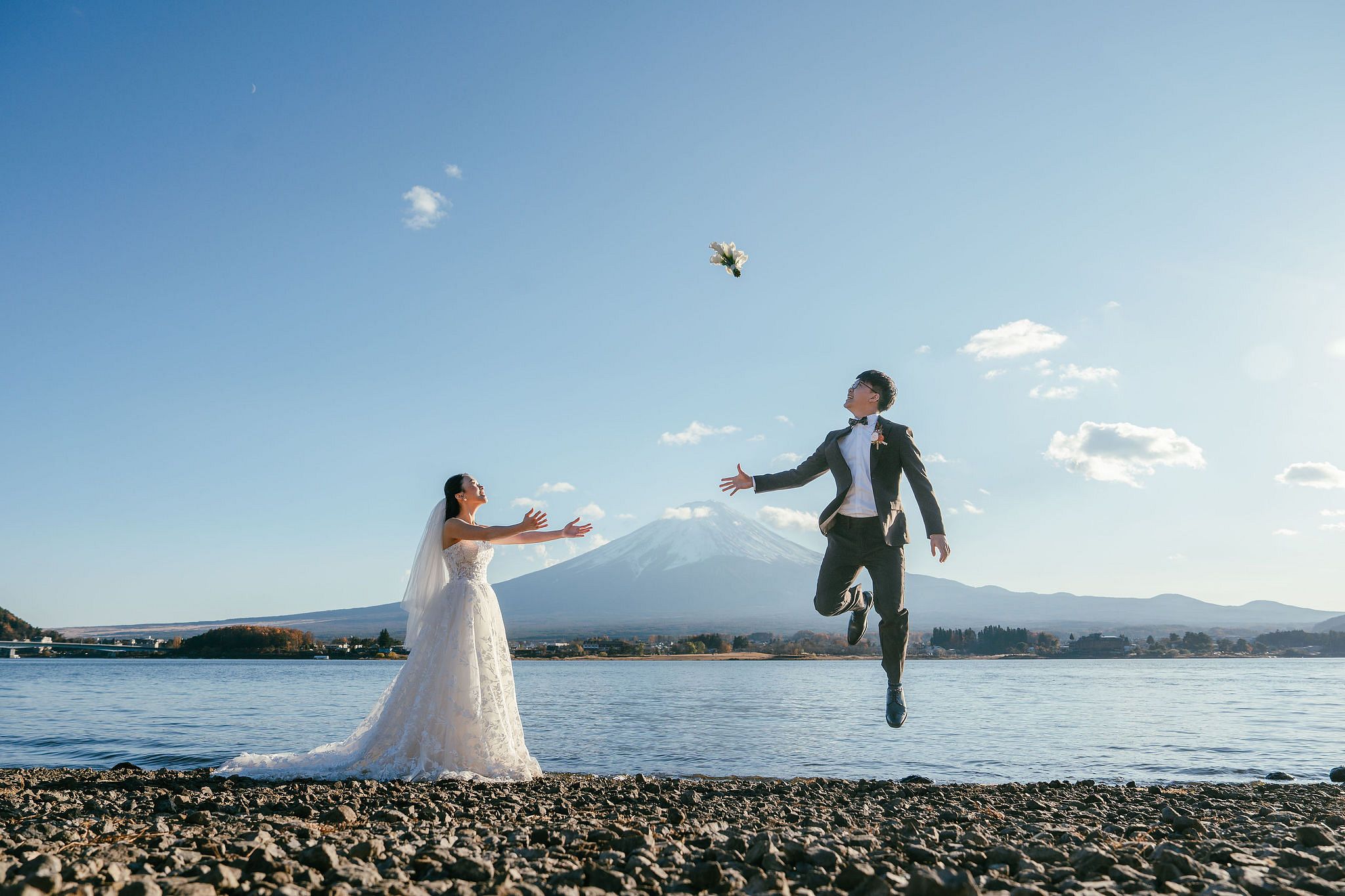 Tokyo & Mt Fuji Pre-Wedding Photoshoot | Asakusa Temple, Maple Corridor, Susuki Fields & Lake Kawaguchiko at Lake Kawaguchiko pre-wedding photo