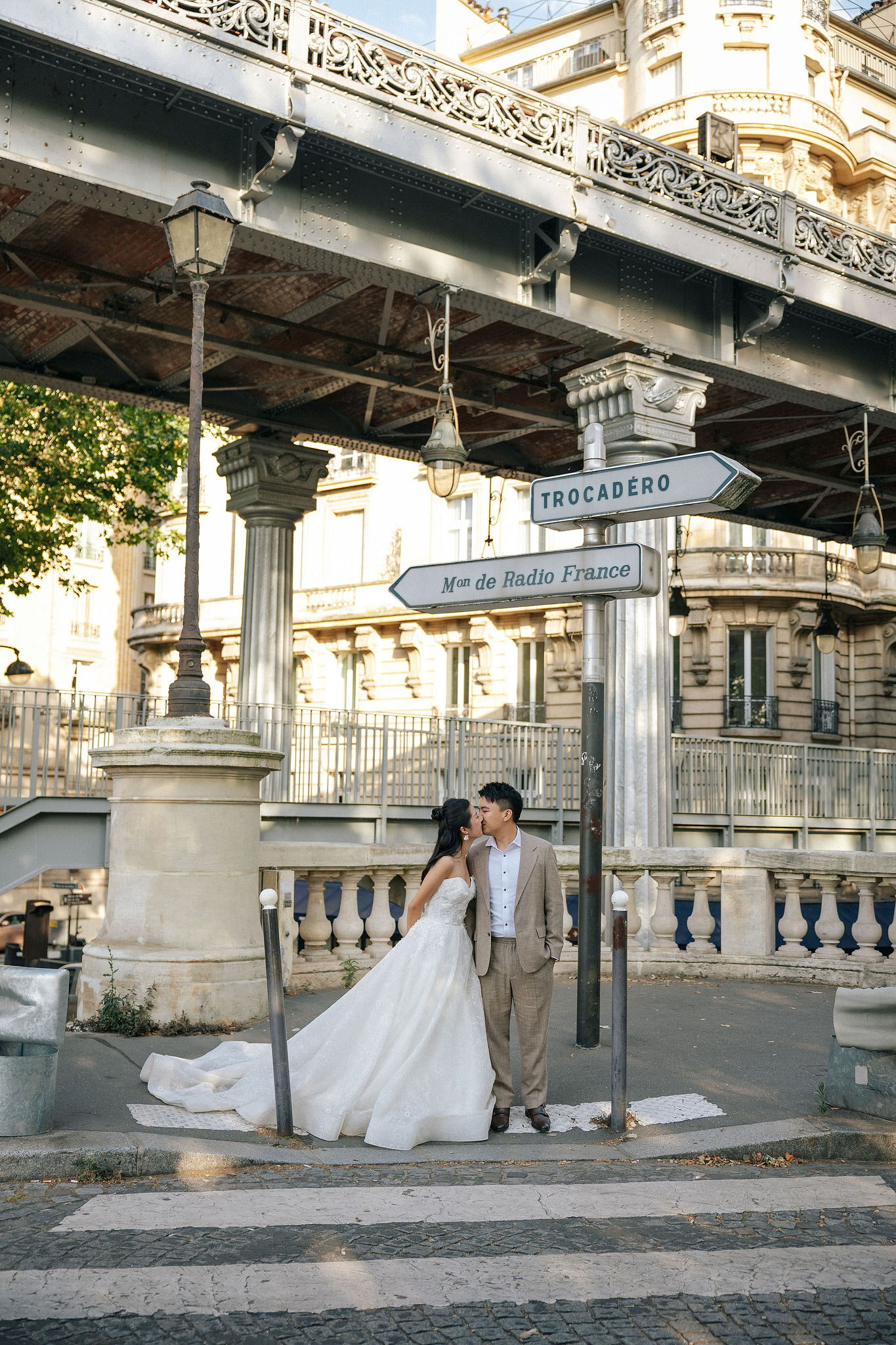 Paris Pre-Wedding Photoshoot | Place du Trocadéro, Bir-Hakeim Bridge & Parisian Streets at Bir-Hakeim Bridge pre-wedding photo