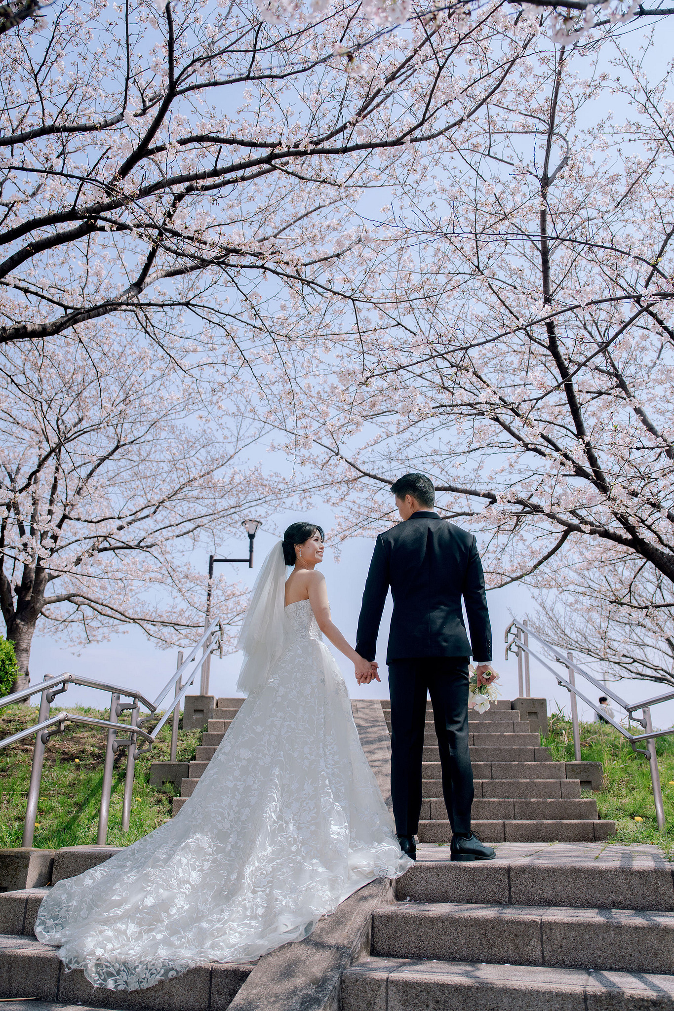Tokyo & Mt Fuji Pre-Wedding Photoshoot | Senso-Ji Temple, Tokyo Park & Lake Kawaguchiko at Tokyo Park pre-wedding photo