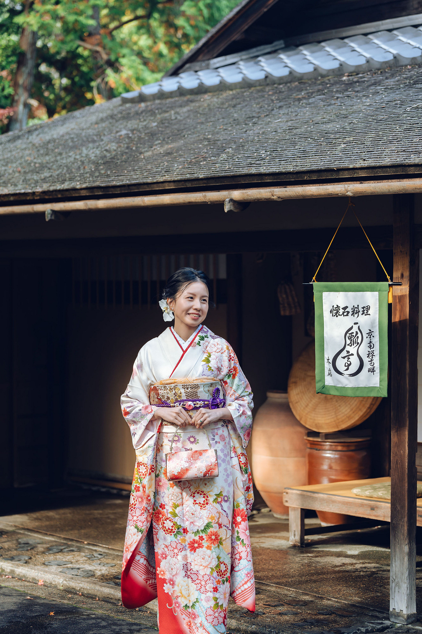Kyoto Pre-Wedding Photoshoot | Traditional Higashiyama, Arashiyama Hills & Nighttime Railway at Traditional Streets, Higashiyama pre-wedding photo
