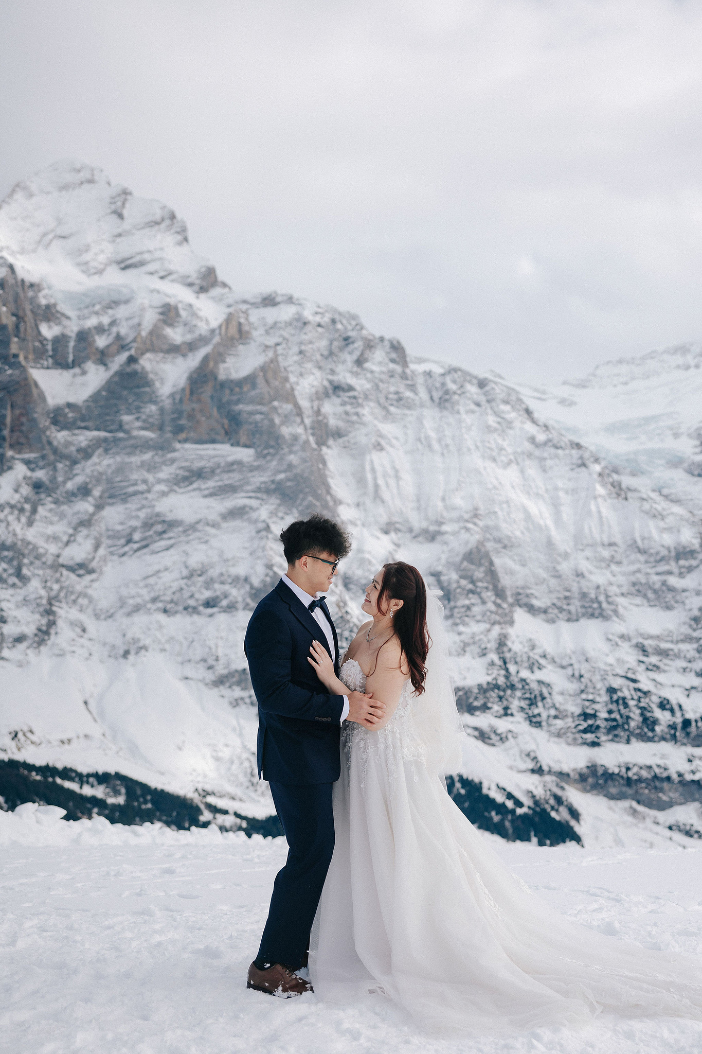 Switzerland Pre-Wedding Photoshoot | Lauterbrunnen, Grindelwald First & Lake Brienz at Grindelwald First pre-wedding photo
