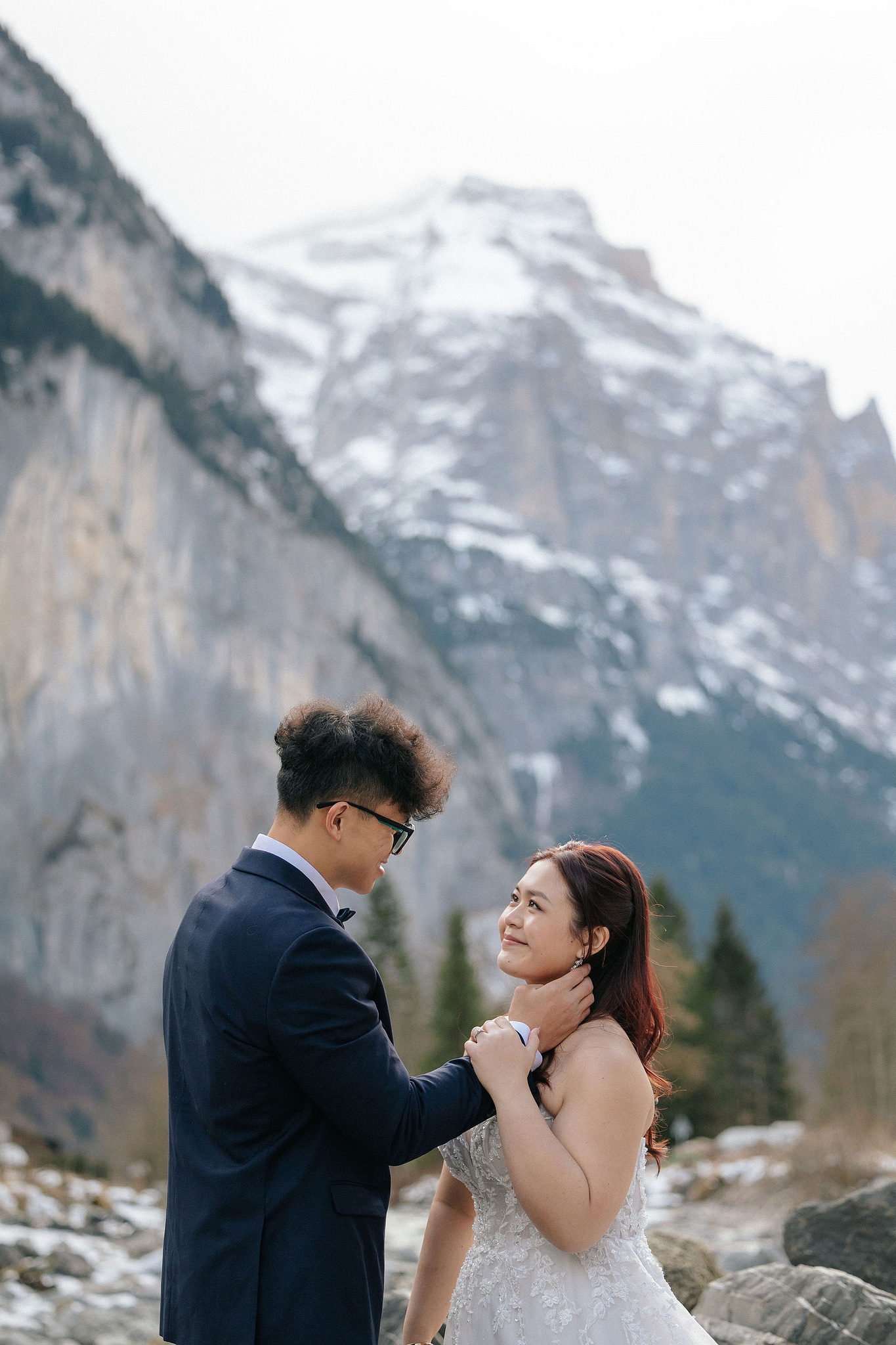 Switzerland Pre-Wedding Photoshoot | Lauterbrunnen, Grindelwald First & Lake Brienz at Lauterbrunnen pre-wedding photo
