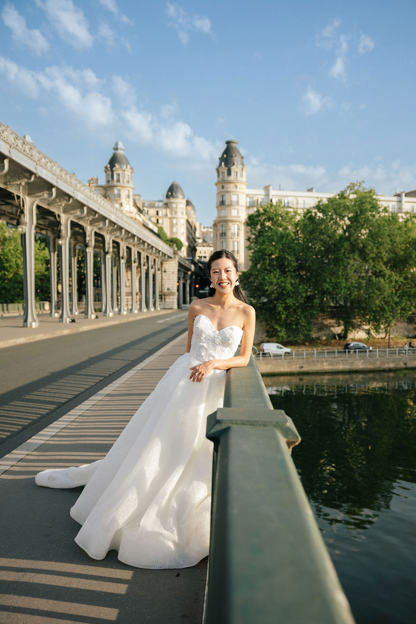 Paris Pre-Wedding Photoshoot | Place du Trocadéro, Bir-Hakeim Bridge & Parisian Streets at Bir-Hakeim Bridge pre-wedding photo