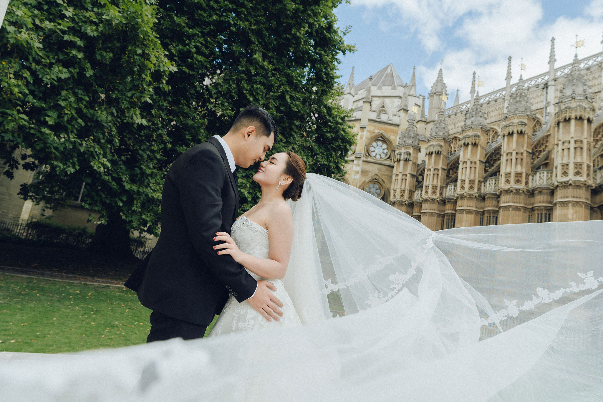 London Pre-Wedding Photoshoot | Westminster, St. Paul’s Cathedral & London Streets at Westminster pre-wedding photo