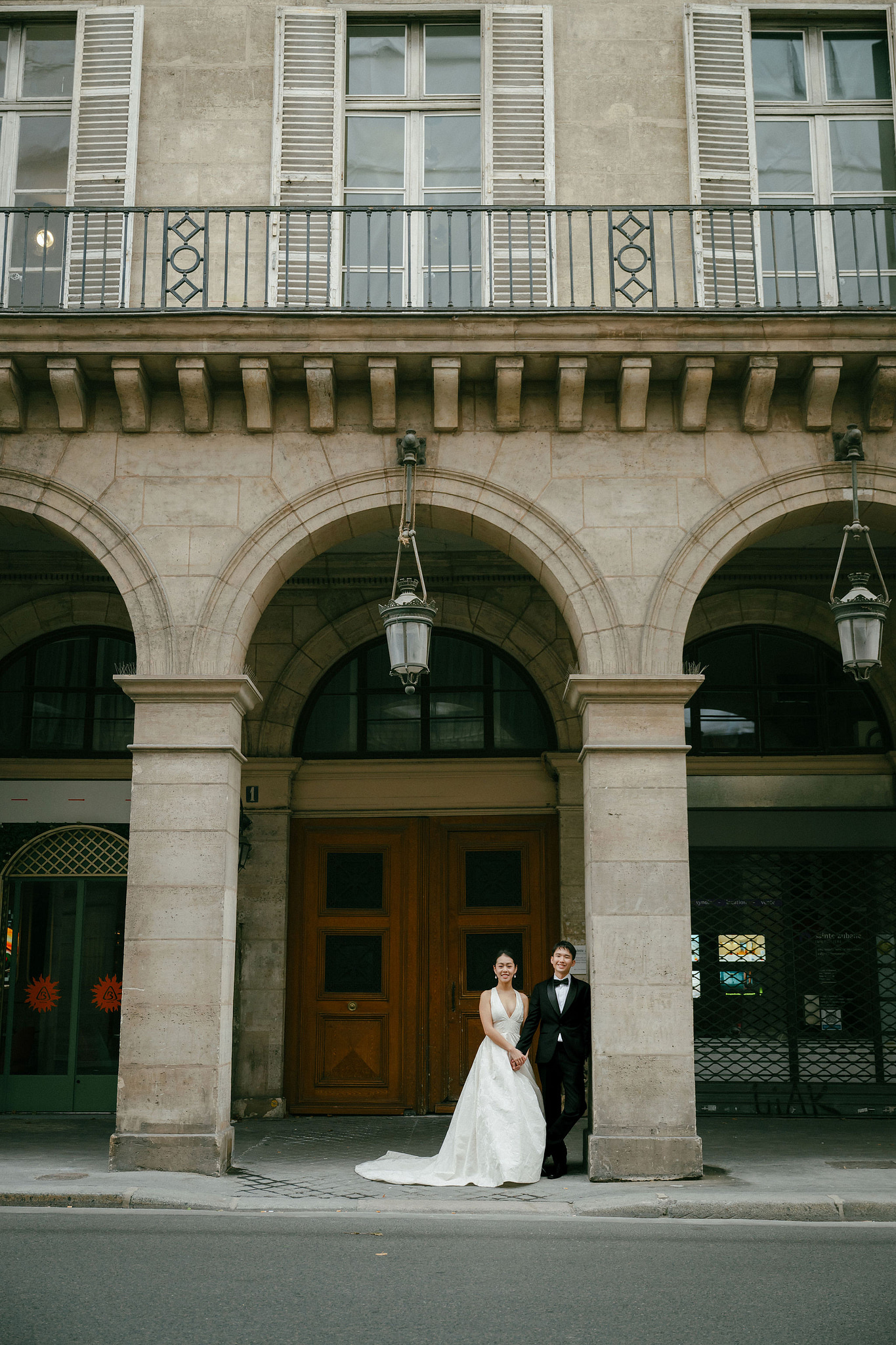 Paris Autumn Pre-Wedding Photoshoot | Place du Trocadéro, Port de Billy, Avenue de Camoëns, Louvre & Luxembourg Gardens at Parisian Streets & Café pre-wedding photo
