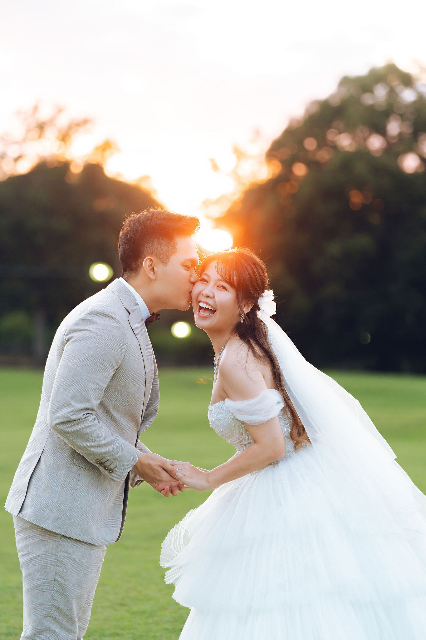 Kyoto Pre-Wedding Photoshoot | Gion Streets, Higashiyama & Nara Park at Nara Park Lawns pre-wedding photo