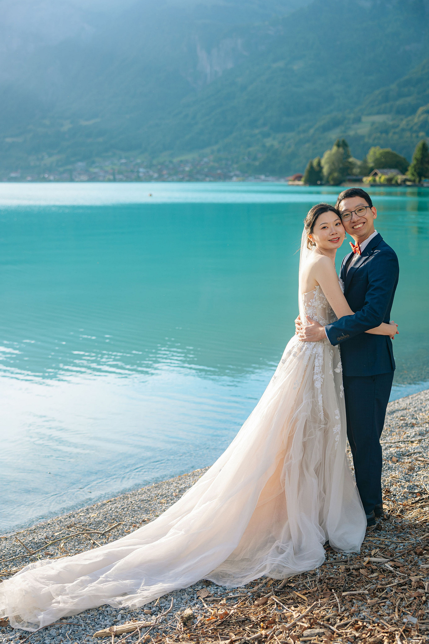 Switzerland Pre-Wedding Photoshoot | Grindelwald First & Grindelwald Village & Lake Brienz at Lake Brienz pre-wedding photo