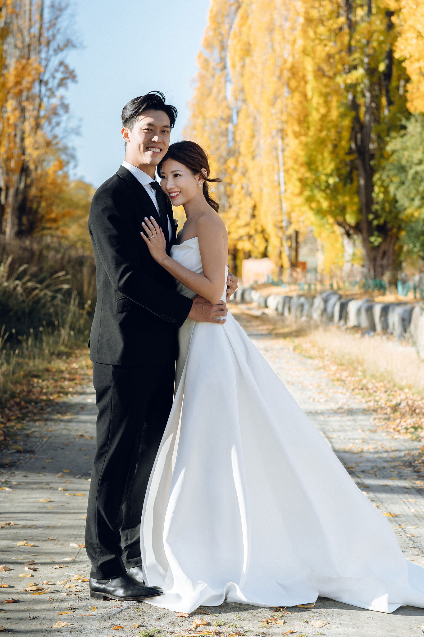 New Zealand Autumn Pre-Wedding Photoshoot Twin Peak Skippers Canyon Alpaca Farm Hilltop Cardrona Night Shoot Kombi Van at Cardrona pre-wedding photo