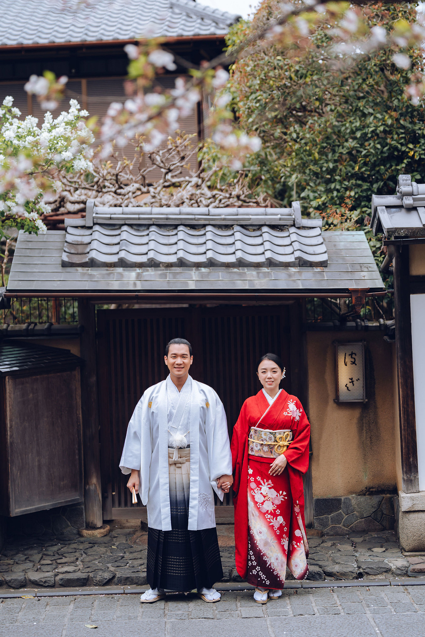 Kyoto Pre-Wedding Photoshoot | Historic Higashiyama Streets, Keage Incline & Nara Park at Higashiyama & Yasaka Pagoda pre-wedding photo