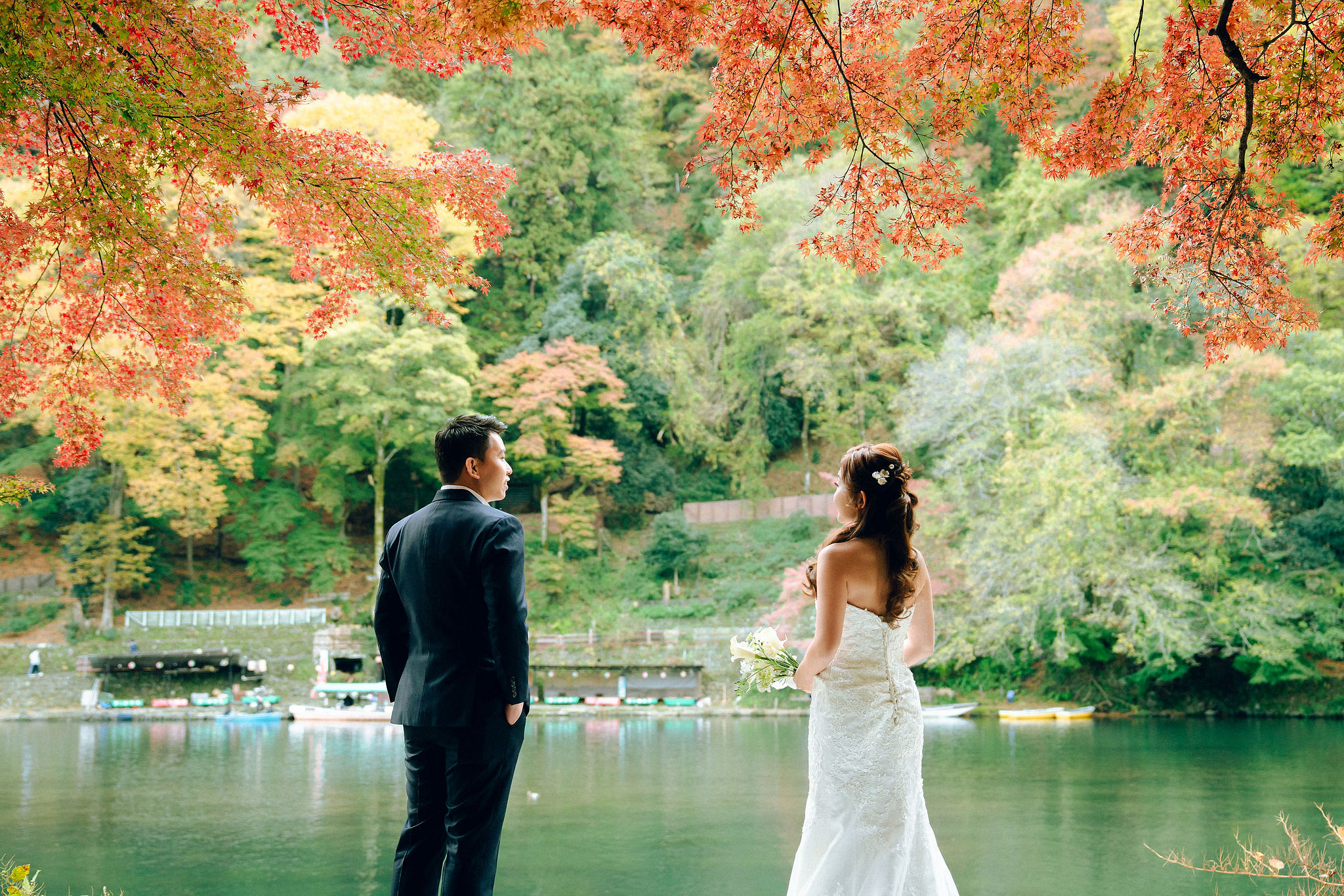 Kyoto Pre-Wedding Photoshoot | Arashiyama River, Arashiyama Temple & Mt. Wakakusa at Arashiyama River pre-wedding photo