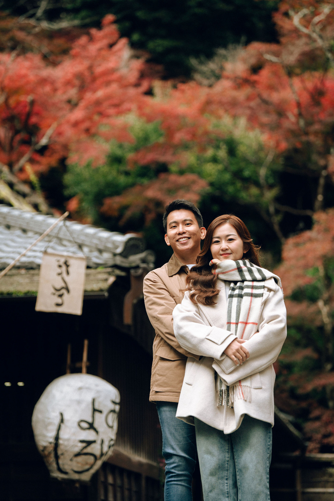 Kyoto Pre-Wedding Photoshoot | Arashiyama River, Arashiyama Temple & Mt. Wakakusa at Arashiyama Temple pre-wedding photo