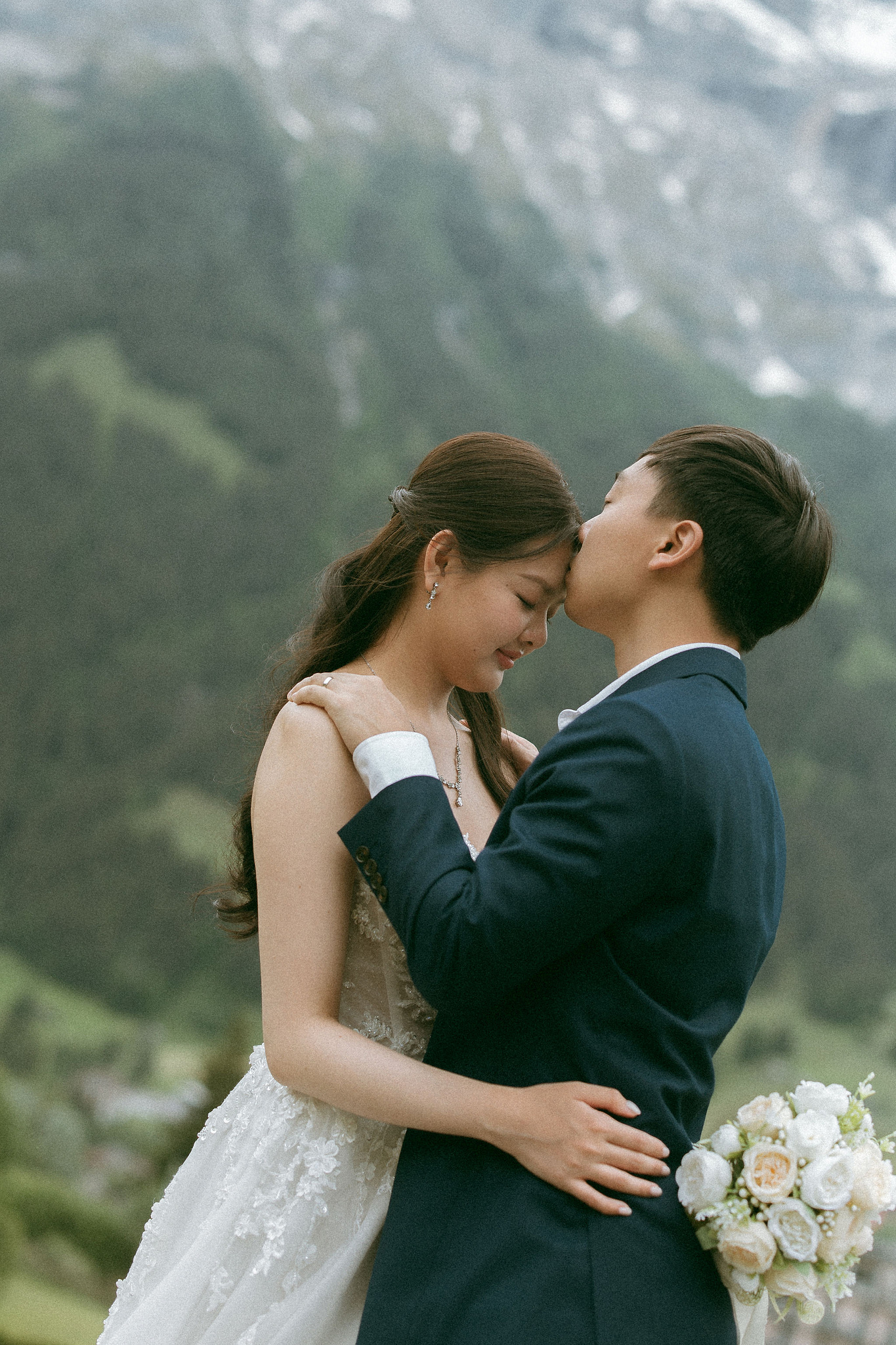Switzerland Pre-Wedding Photoshoot | Spiez at Spiez pre-wedding photo