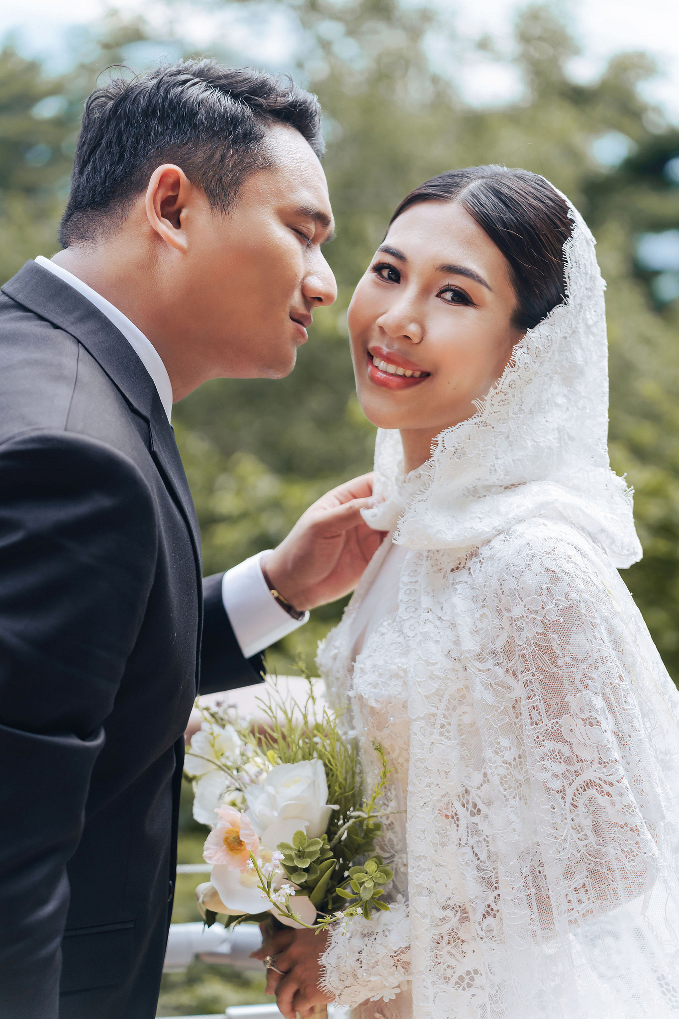 Mt. Fuji & Tokyo Pre-Wedding Photoshoot | Chureito Pagoda, Lake Kawaguchiko & Shinjuku at Lake Kawaguchiko pre-wedding photo