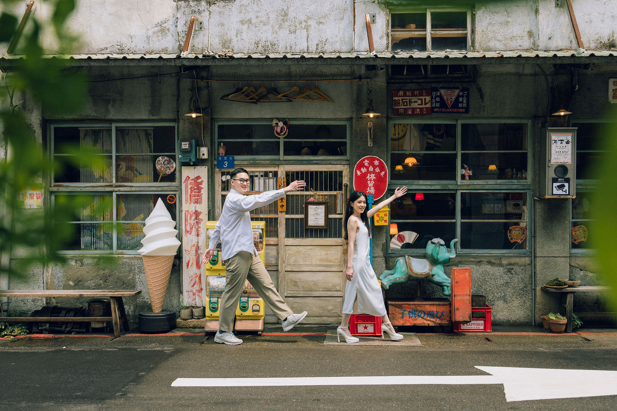 Taiwan Pre-Wedding Photoshoot | Dadaocheng, Shifen & Jiufen at Da Dao Cheng pre-wedding photo