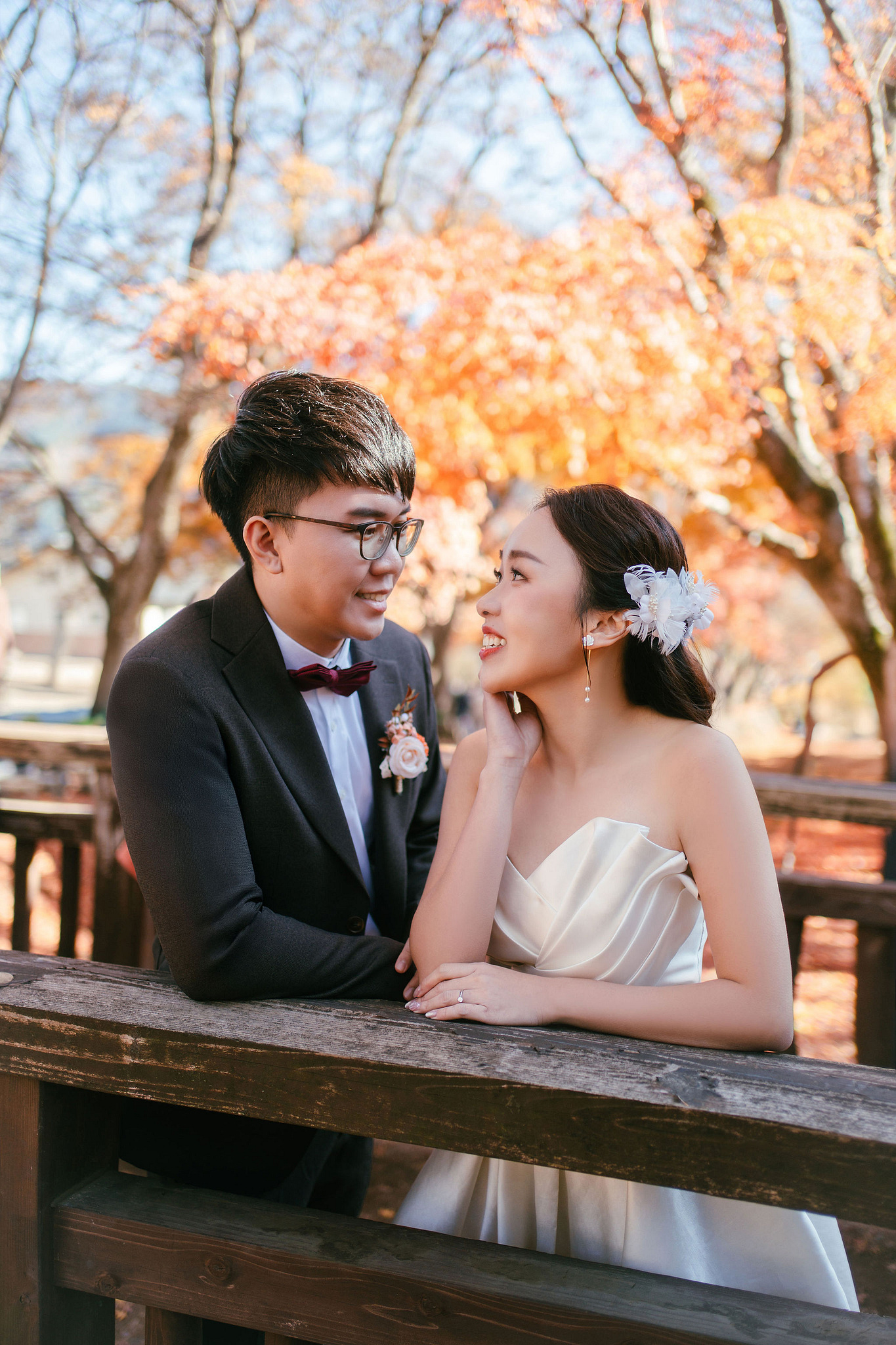 Tokyo & Mt Fuji Pre-Wedding Photoshoot | Asakusa Temple, Maple Corridor, Susuki Fields & Lake Kawaguchiko at Maple Corridor pre-wedding photo