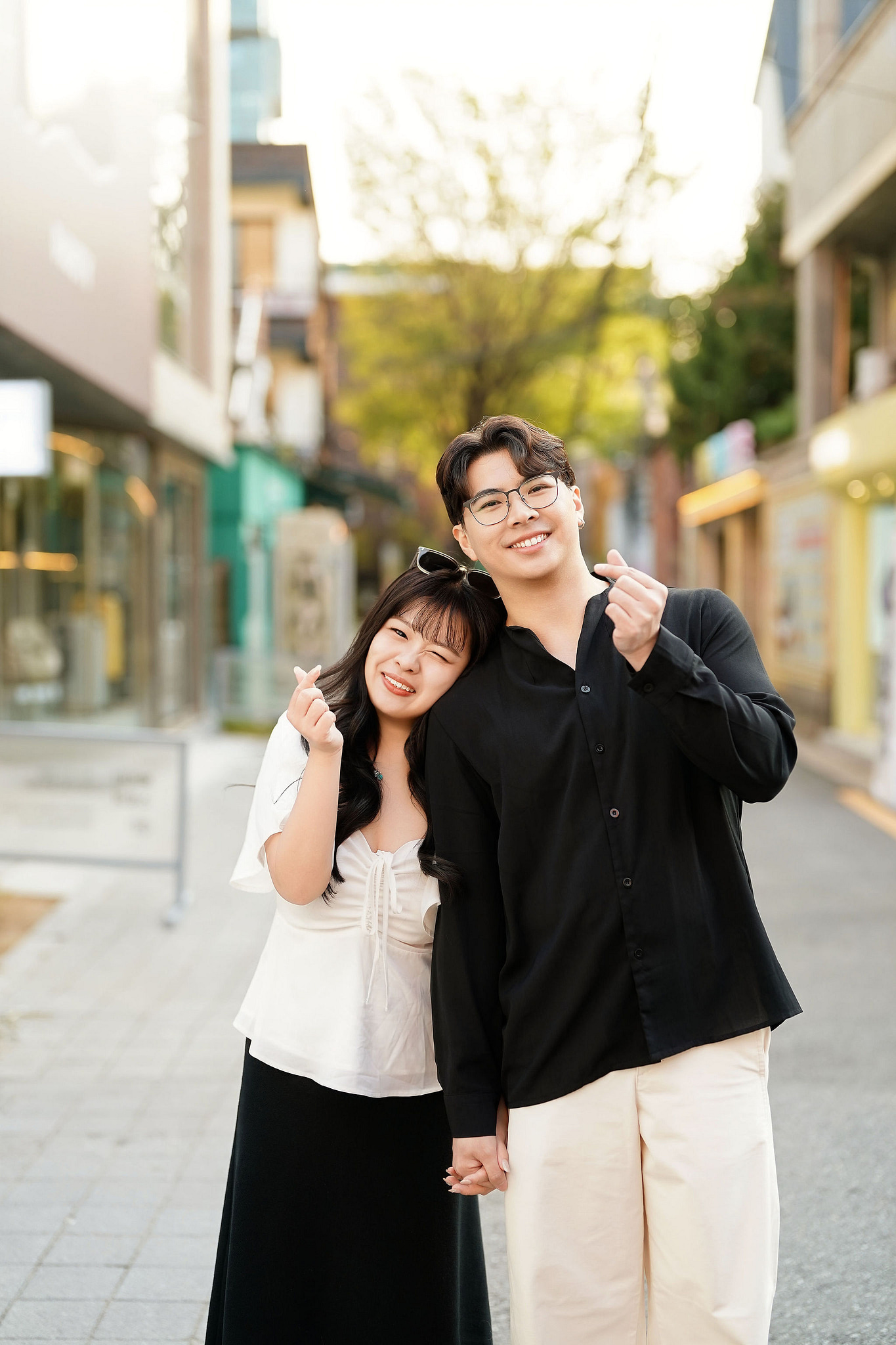 Seoul Pre-Wedding Photoshoot | Muhly Park, Seoul Forest & Cafe Street` at Cafe Street pre-wedding photo