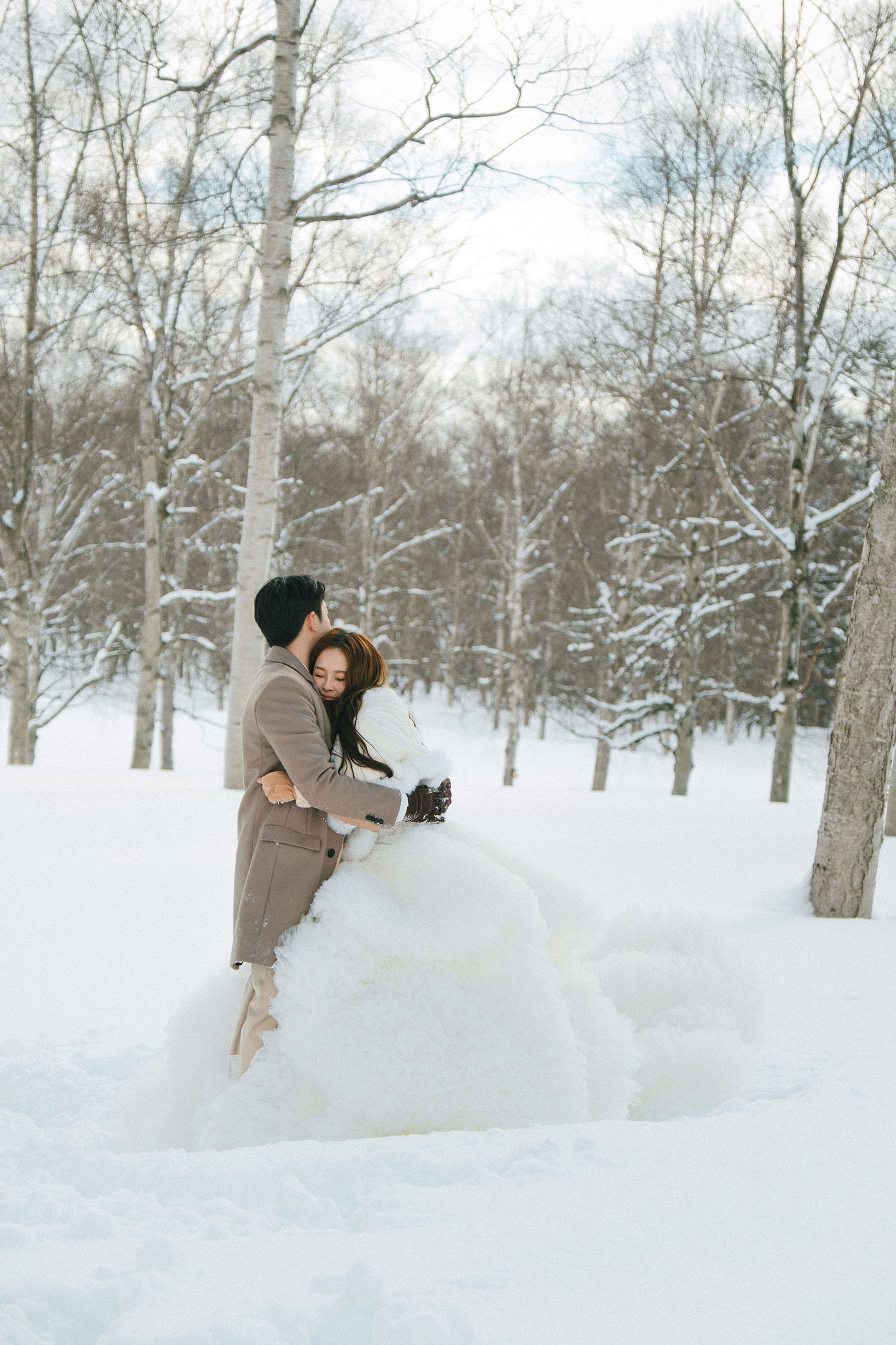 Hokkaido Pre-Wedding Photoshoot | Birch Forest, Rusutsu Resort & Hirafu Village at Birch Forest pre-wedding photo