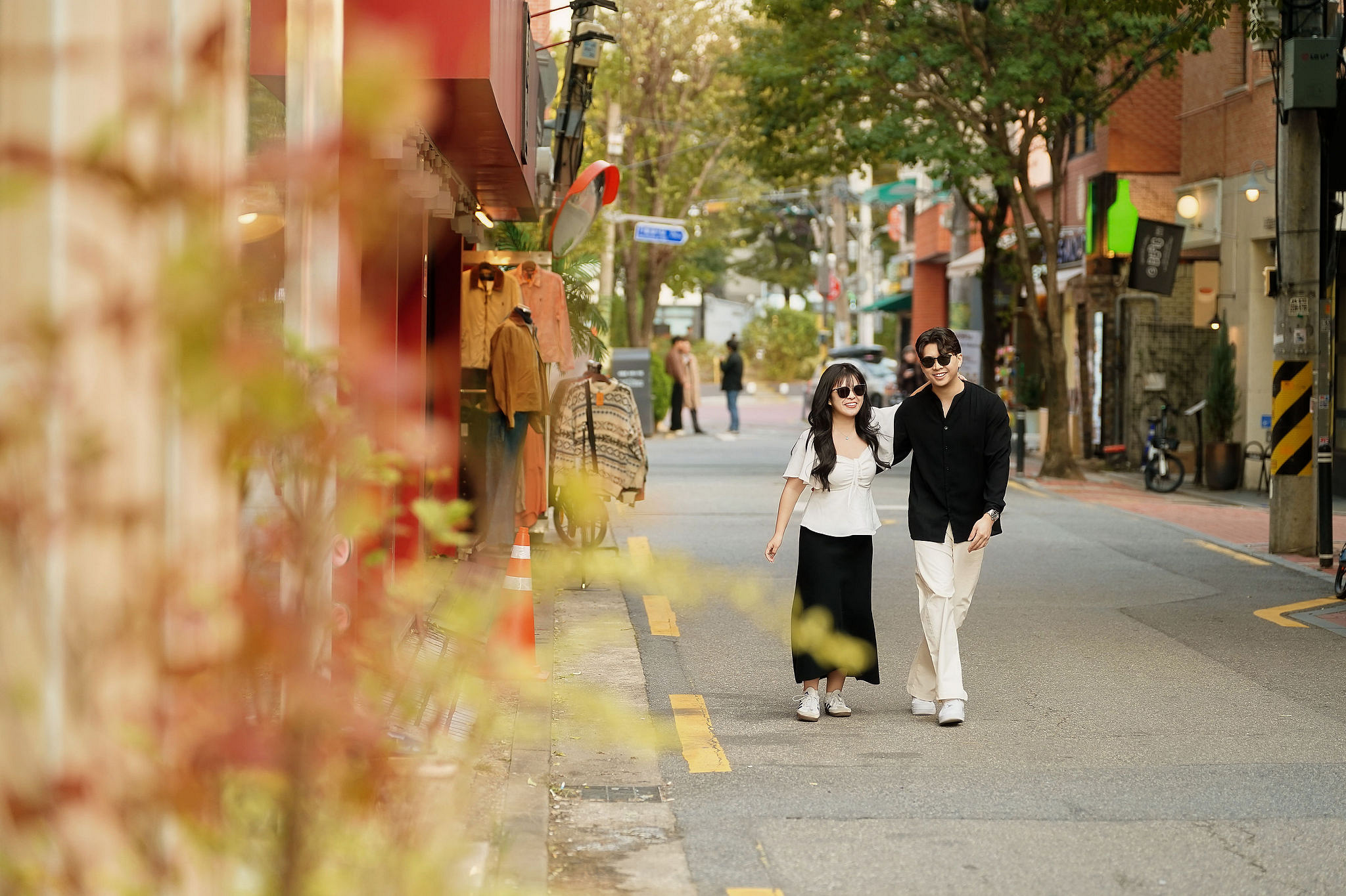 Seoul Pre-Wedding Photoshoot | Muhly Park, Seoul Forest & Cafe Street` at Cafe Street pre-wedding photo
