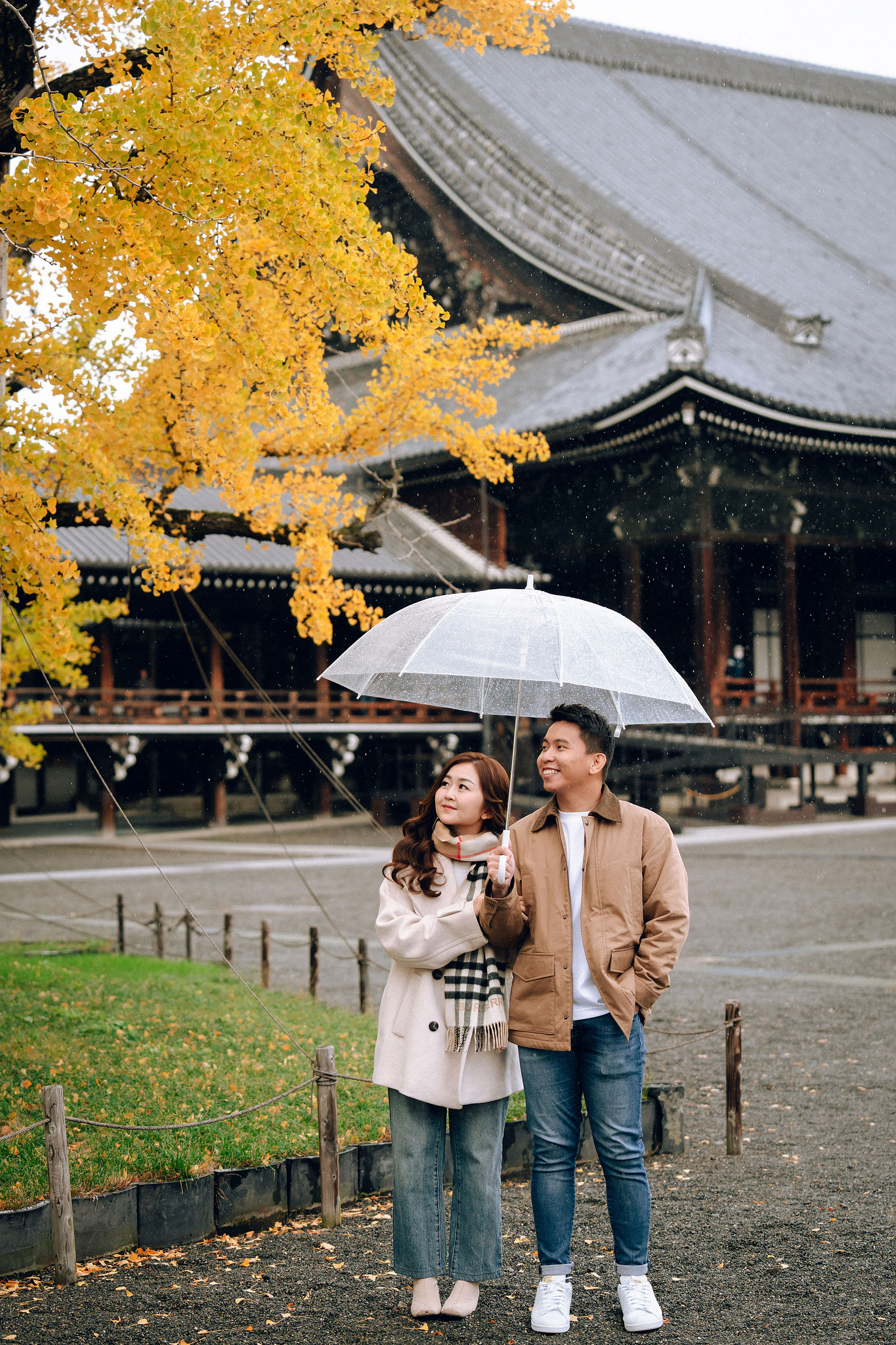 Kyoto Pre-Wedding Photoshoot | Arashiyama River, Arashiyama Temple & Mt. Wakakusa at Arashiyama Temple pre-wedding photo