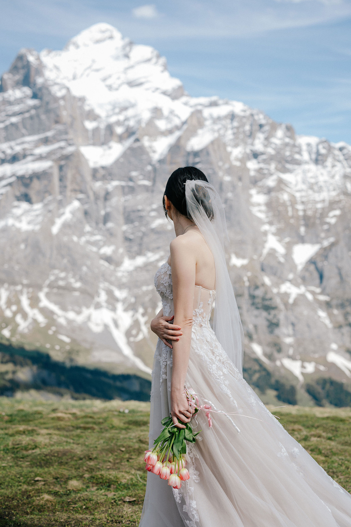 Switzerland Pre-Wedding Photoshoot | Grindelwald First & Grindelwald Village & Lake Brienz at Grindelwald First pre-wedding photo