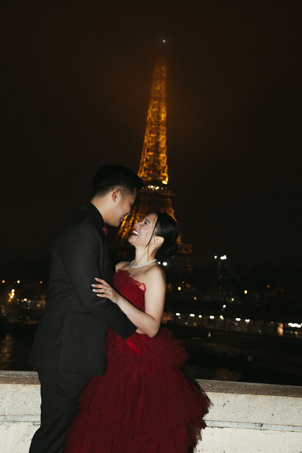 Paris Pre-Wedding Photoshoot with Eiﬀel Tower Louvre Museum Parisian Cafe Vintage Car Rooftop Night at Bir-Hakeim Bridge pre-wedding photo