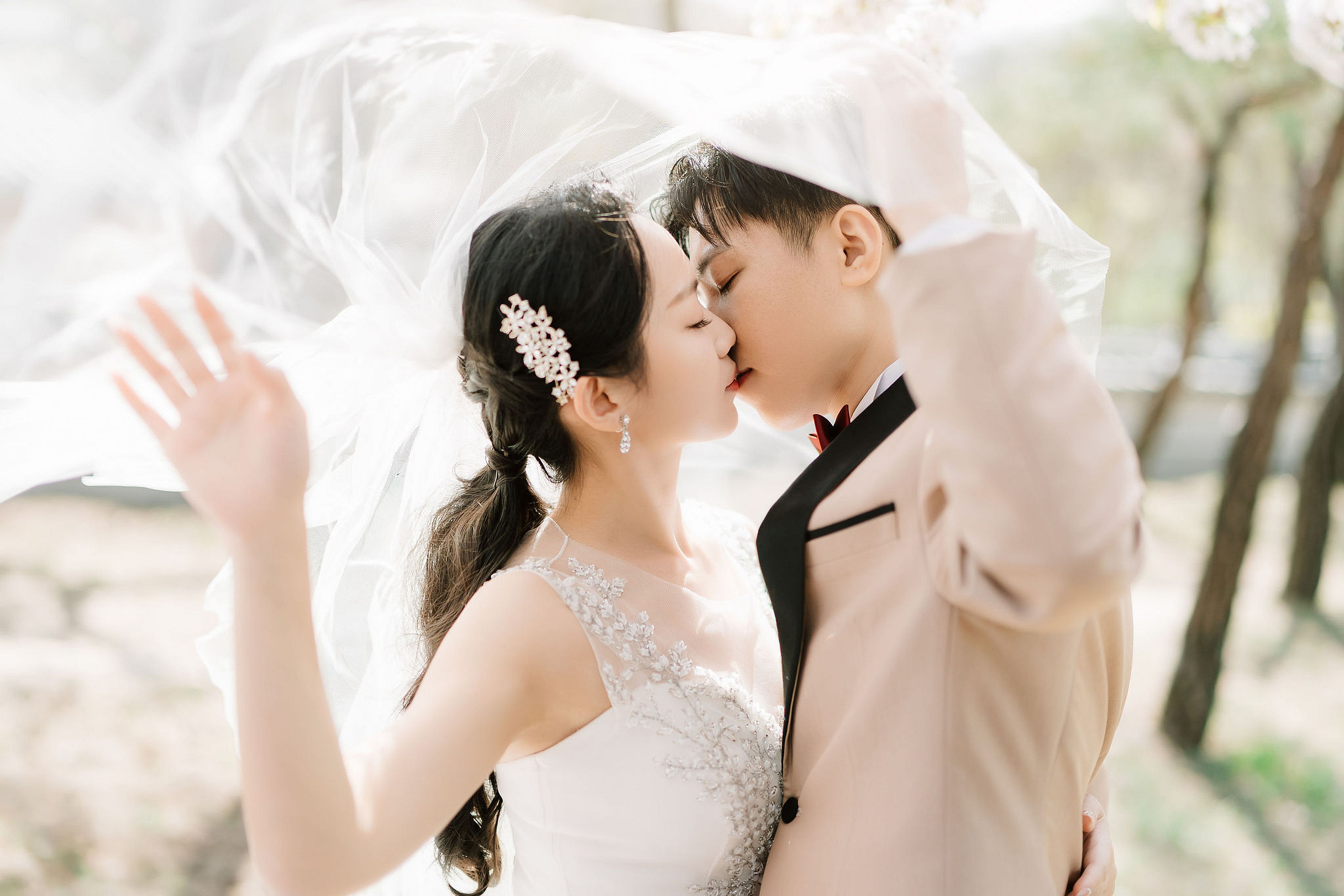Seoul Pre-Wedding Photoshoot | Seoul Forest, Namsan Tower & Namsangol Hanok Village at Namsan Tower pre-wedding photo
