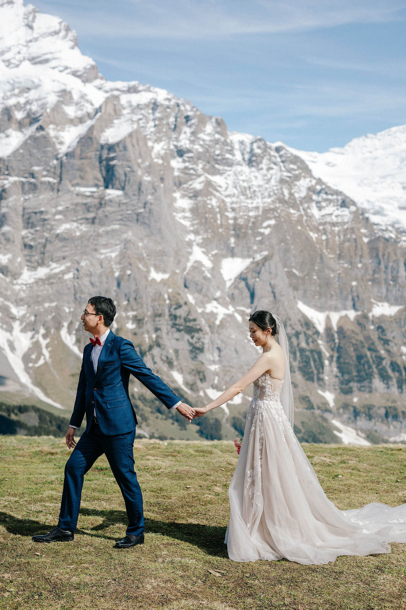 Switzerland Pre-Wedding Photoshoot | Grindelwald First & Grindelwald Village & Lake Brienz at Grindelwald First pre-wedding photo