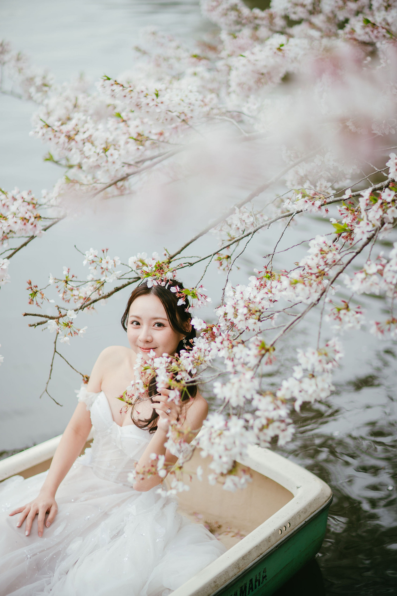 Kyoto Pre-Wedding Photoshoot | Fushimi Inari, Nara Deer Park & Mt. Wakakusa at Nara Deer Park pre-wedding photo