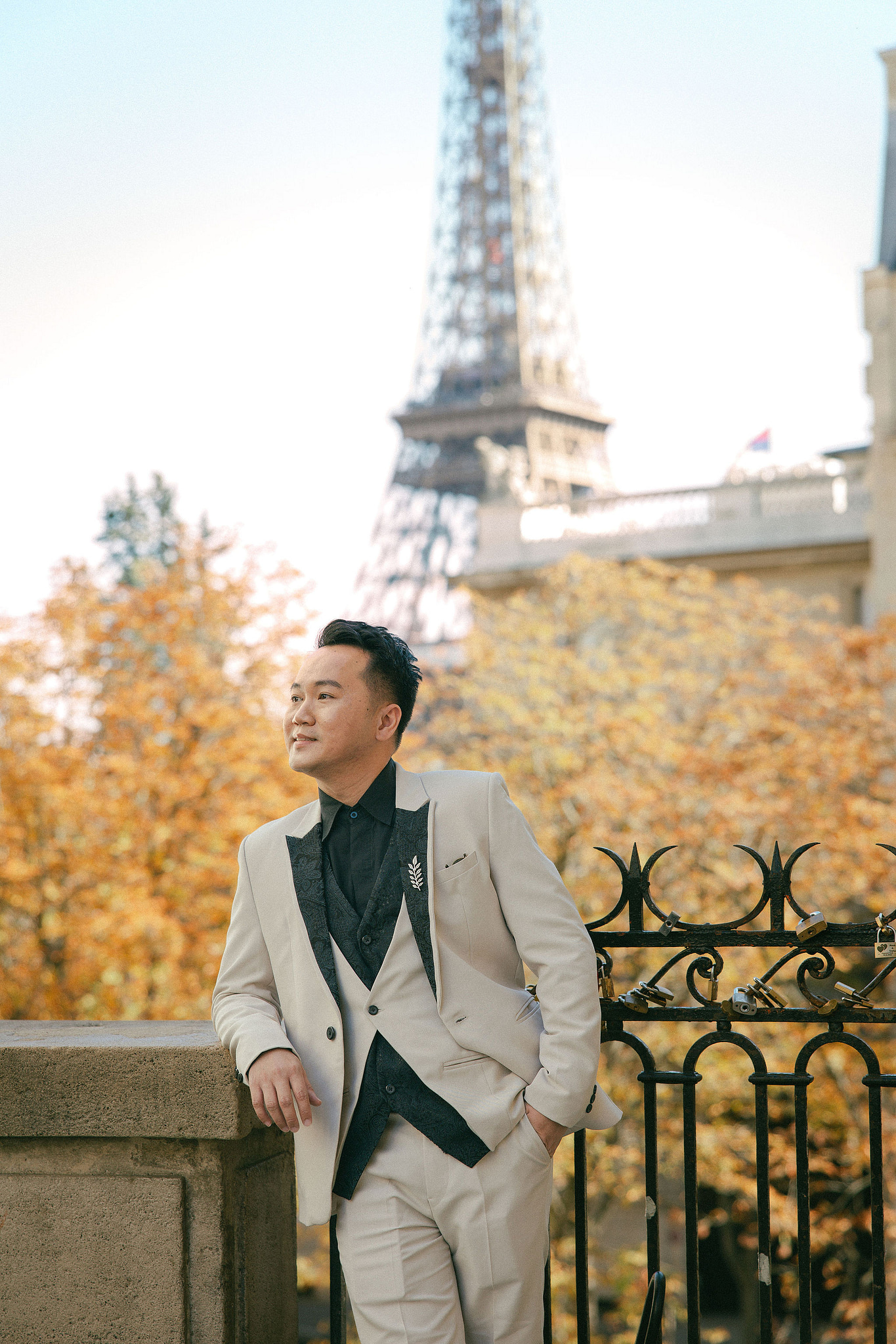 Paris Autumn Pre-Wedding Photoshoot | Avenue de Camoëns, Tuileries Garden, Louvre, Pont Alexandre III & Bir-Hakeim Bridge at Avenue de Camoëns pre-wedding photo