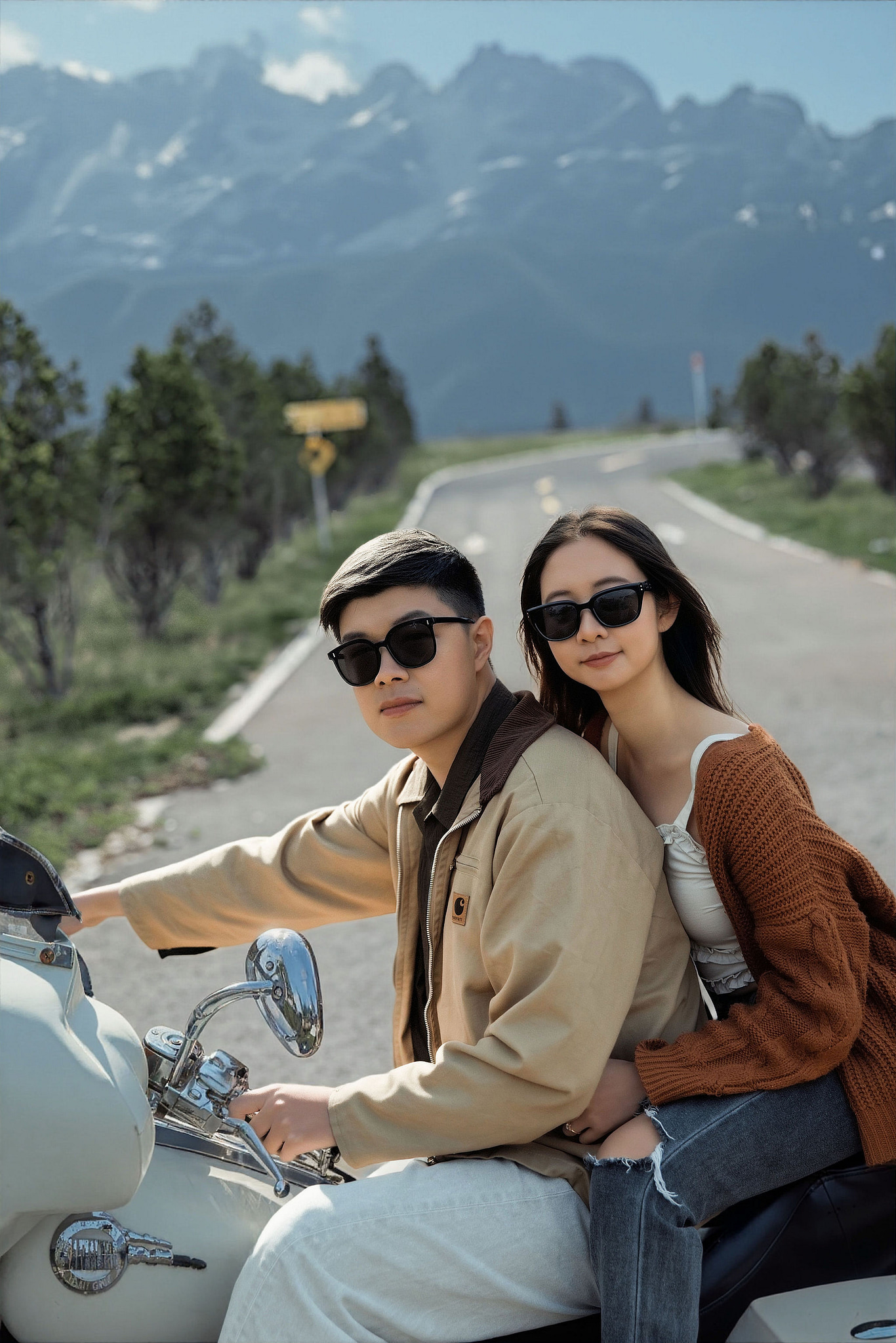 Lijiang, Yunnan Pre-Wedding Photoshoot | Spruce Meadow, Blue Moon Valley, Yulong Snow Mountain & Shuhe Ancient Town at Yulong Snow Mountain pre-wedding photo