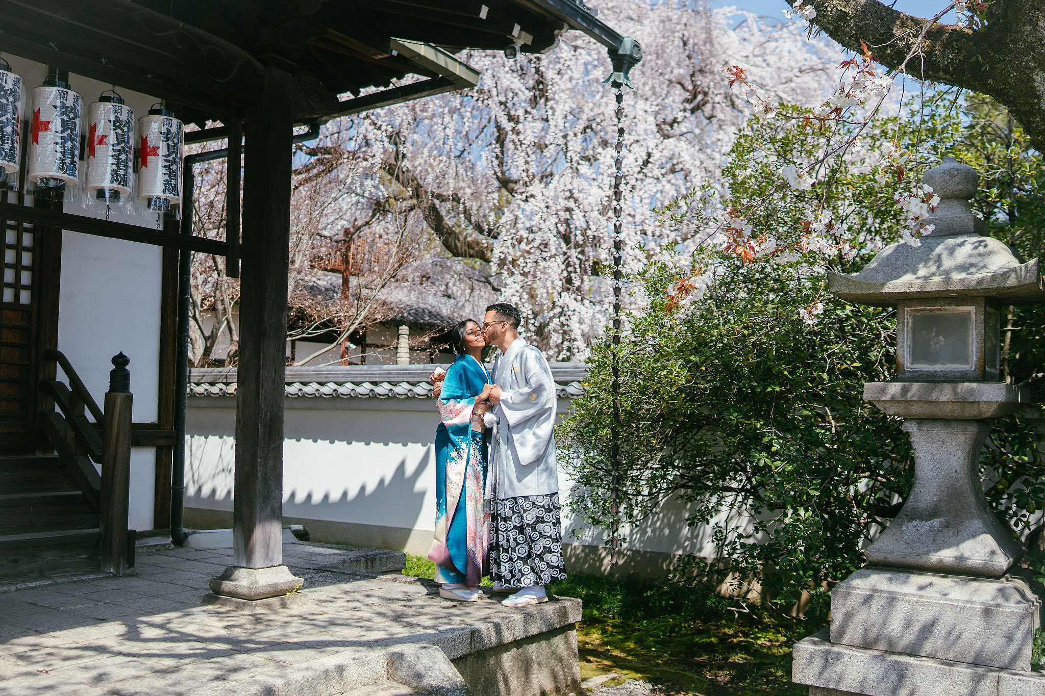 Kyoto Post-Wedding Photoshoot | Gion, Nara Deer Park & Mt. Wakakusa at Gion pre-wedding photo