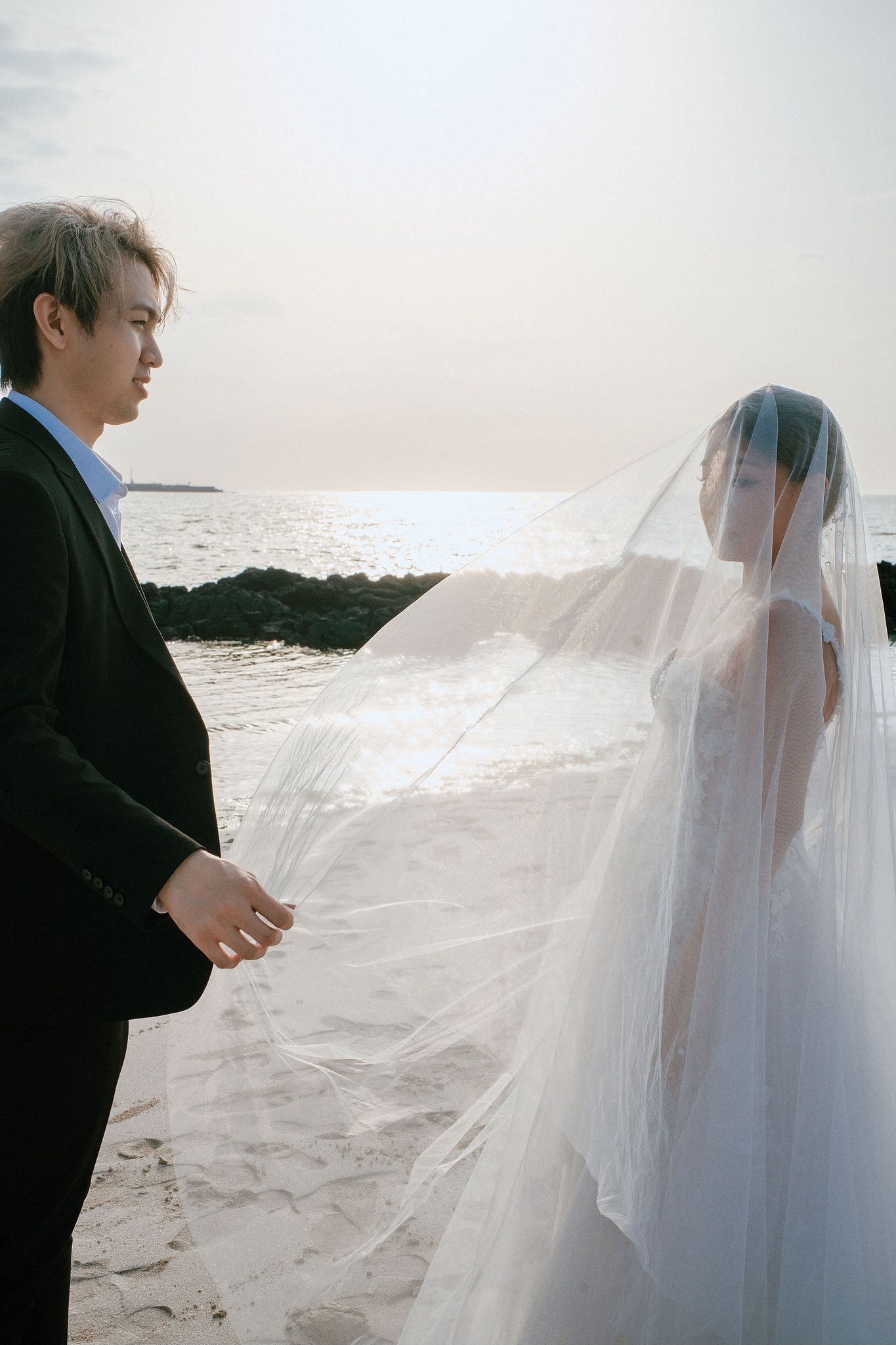 Jeju Pre-Wedding Photoshoot | Sangye-dong Forest, Yerae Ecological Park & Hyeopjae Beach at Hyeopjae Beach pre-wedding photo