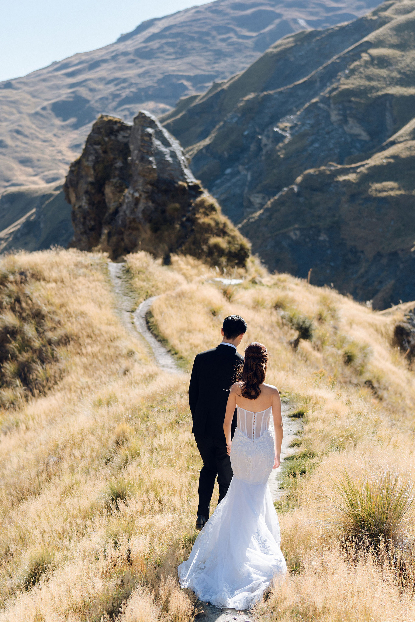 New Zealand Autumn Pre-Wedding Photoshoot Twin Peak Skippers Canyon Alpaca Farm Hilltop Cardrona Night Shoot Kombi Van at Skippers Canyon pre-wedding photo