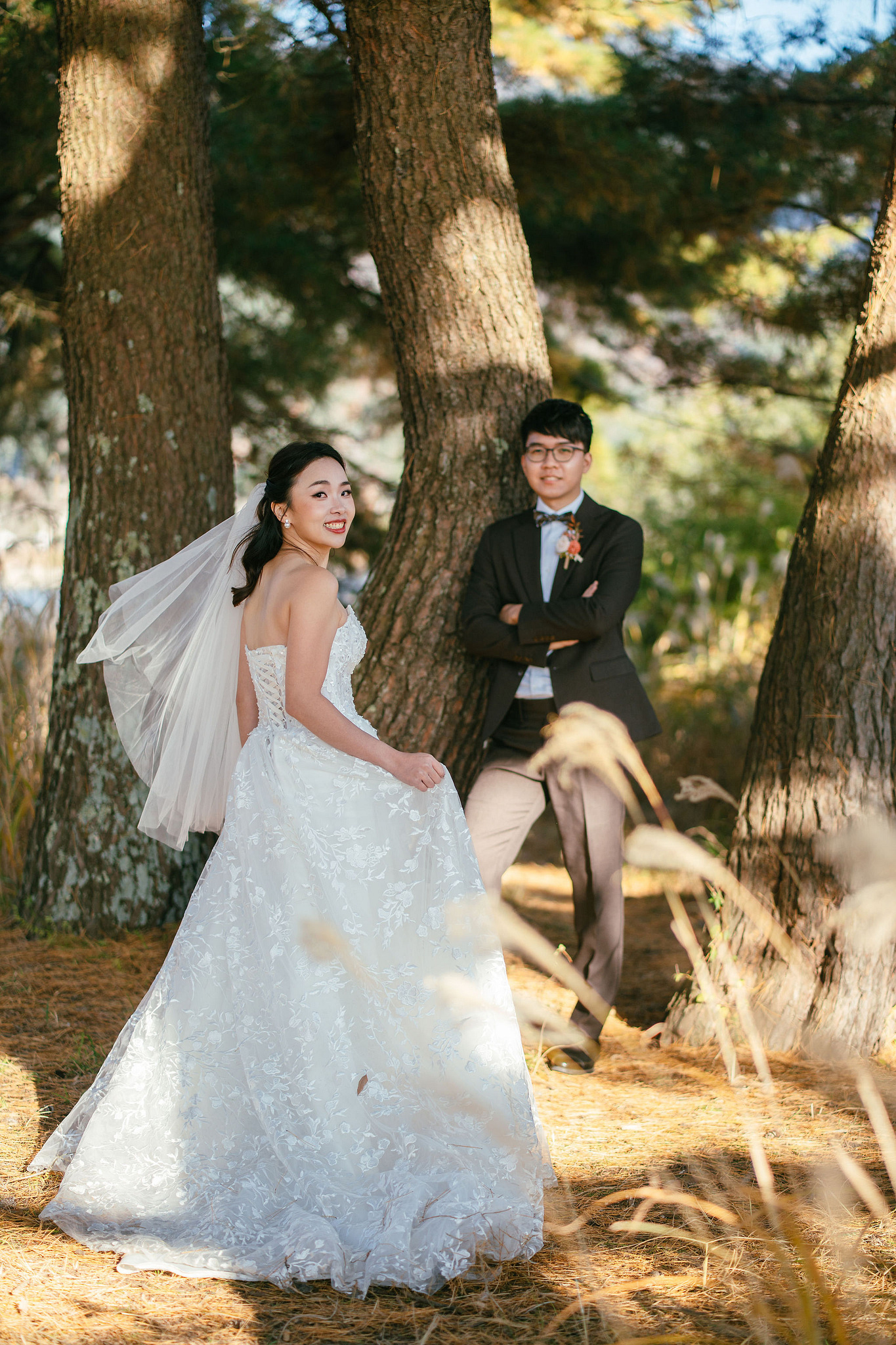 Tokyo & Mt Fuji Pre-Wedding Photoshoot | Asakusa Temple, Maple Corridor, Susuki Fields & Lake Kawaguchiko at Suzuki Fields pre-wedding photo