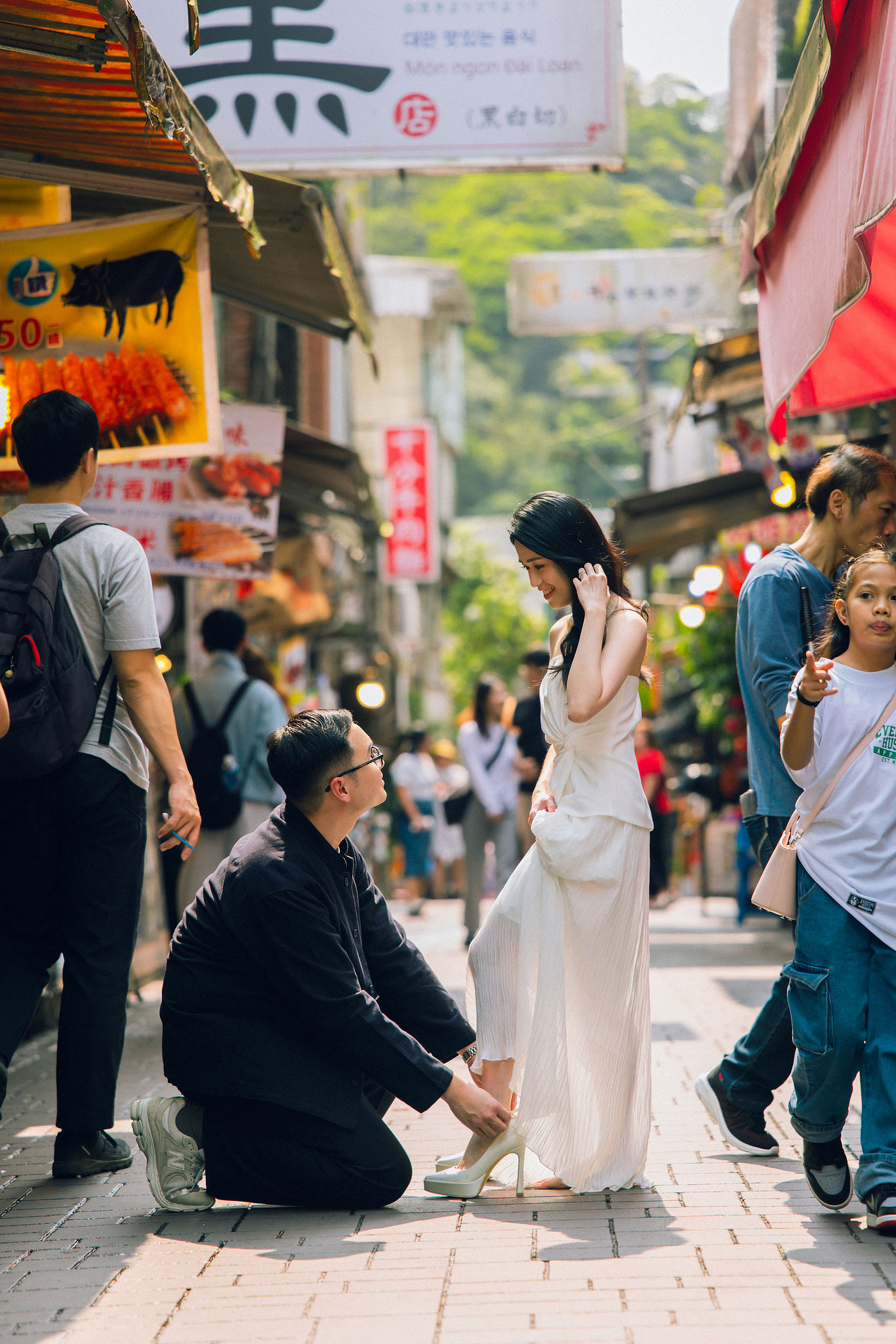Taiwan Pre-Wedding Photoshoot | Dadaocheng, Shifen & Jiufen at Shifen pre-wedding photo