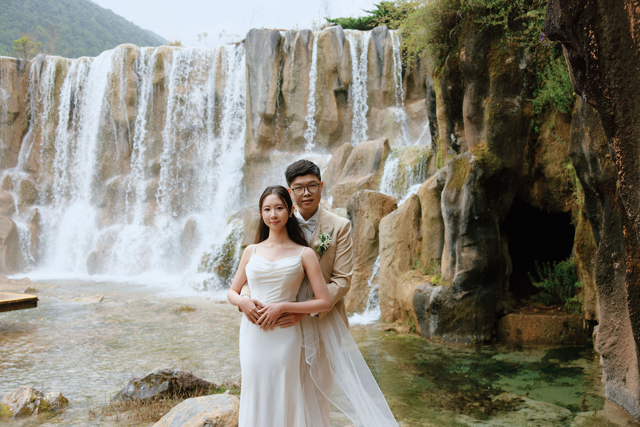Lijiang, Yunnan Pre-Wedding Photoshoot | Spruce Meadow, Blue Moon Valley, Yulong Snow Mountain & Shuhe Ancient Town at Blue Moon Valley pre-wedding photo