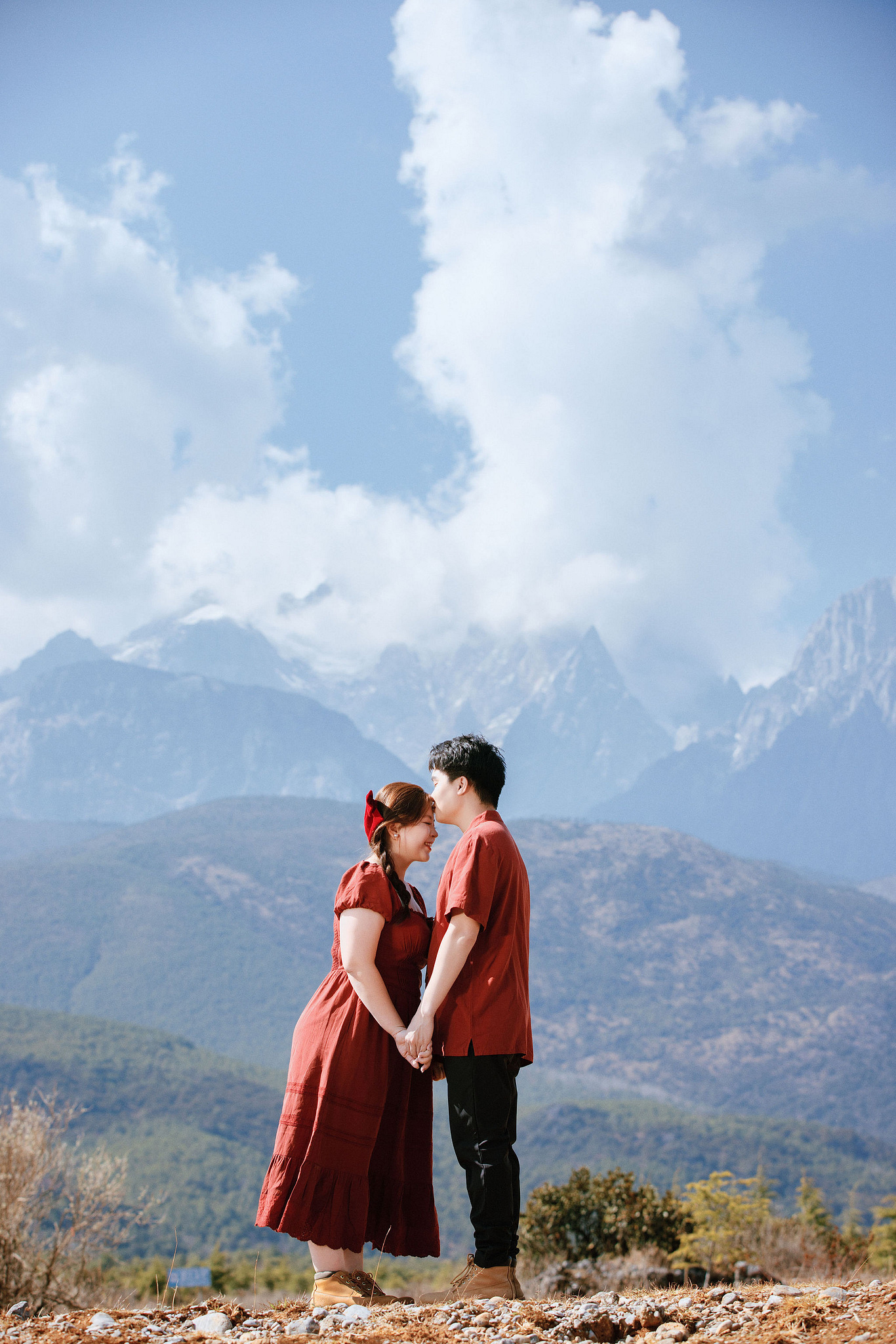 Lijiang Pre-Wedding Photoshoot | Spruce Meadow, Blue Moon Valley & Alpine Lake at Natural Lake pre-wedding photo