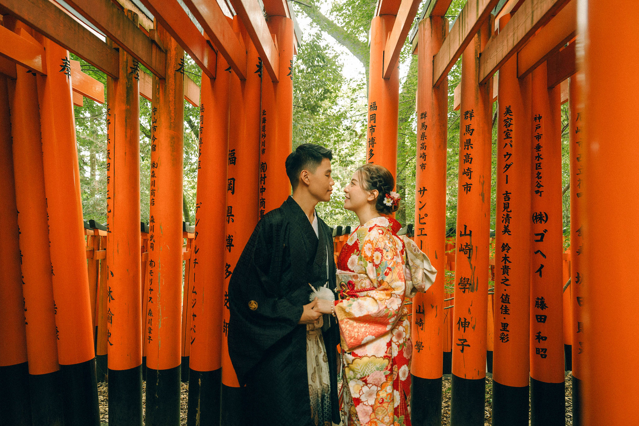 Kyoto Pre-Wedding Photoshoot | Fushimi Inari, Gion & Nara Park at Fushimi Inari Taisha pre-wedding photo