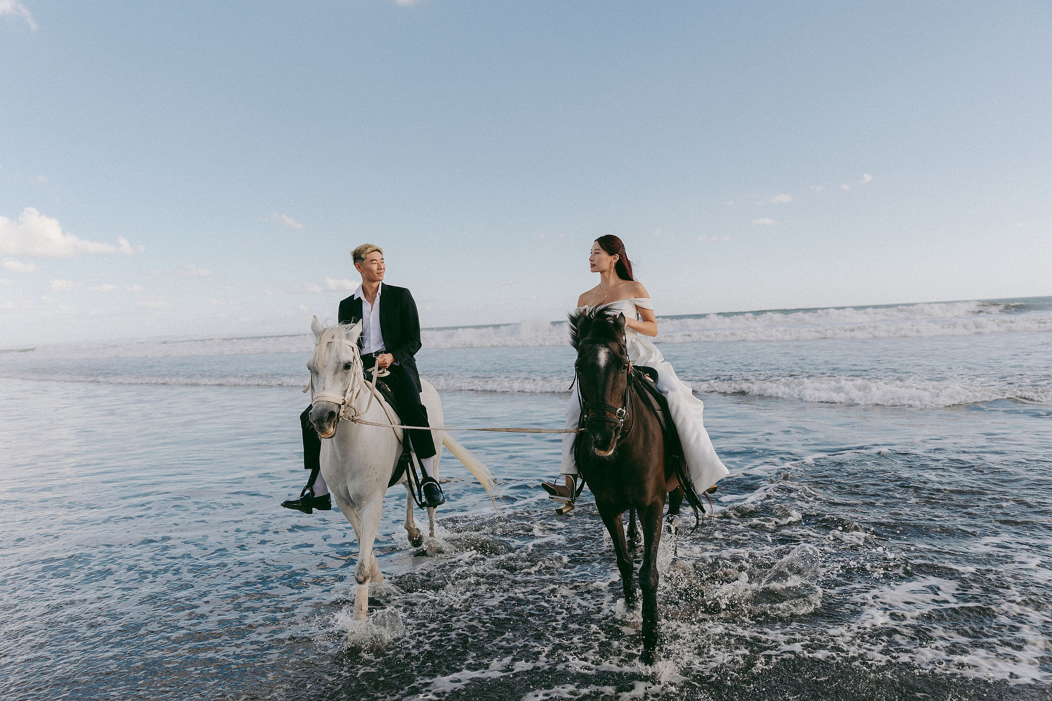 Bali Pre-Wedding Photoshoot | Mt. Batur Pinggan Village, Gelato Diner & Black Sand Beach at Beach   pre-wedding photo