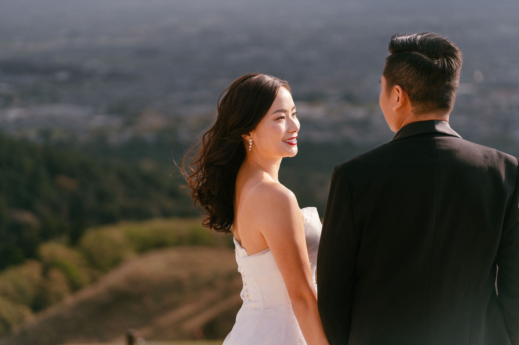 Kyoto Pre-Wedding Photoshoot | Gion Canal, Ninenzaka & Mount Wakakusa at Mount Wakakusa, Nara pre-wedding photo