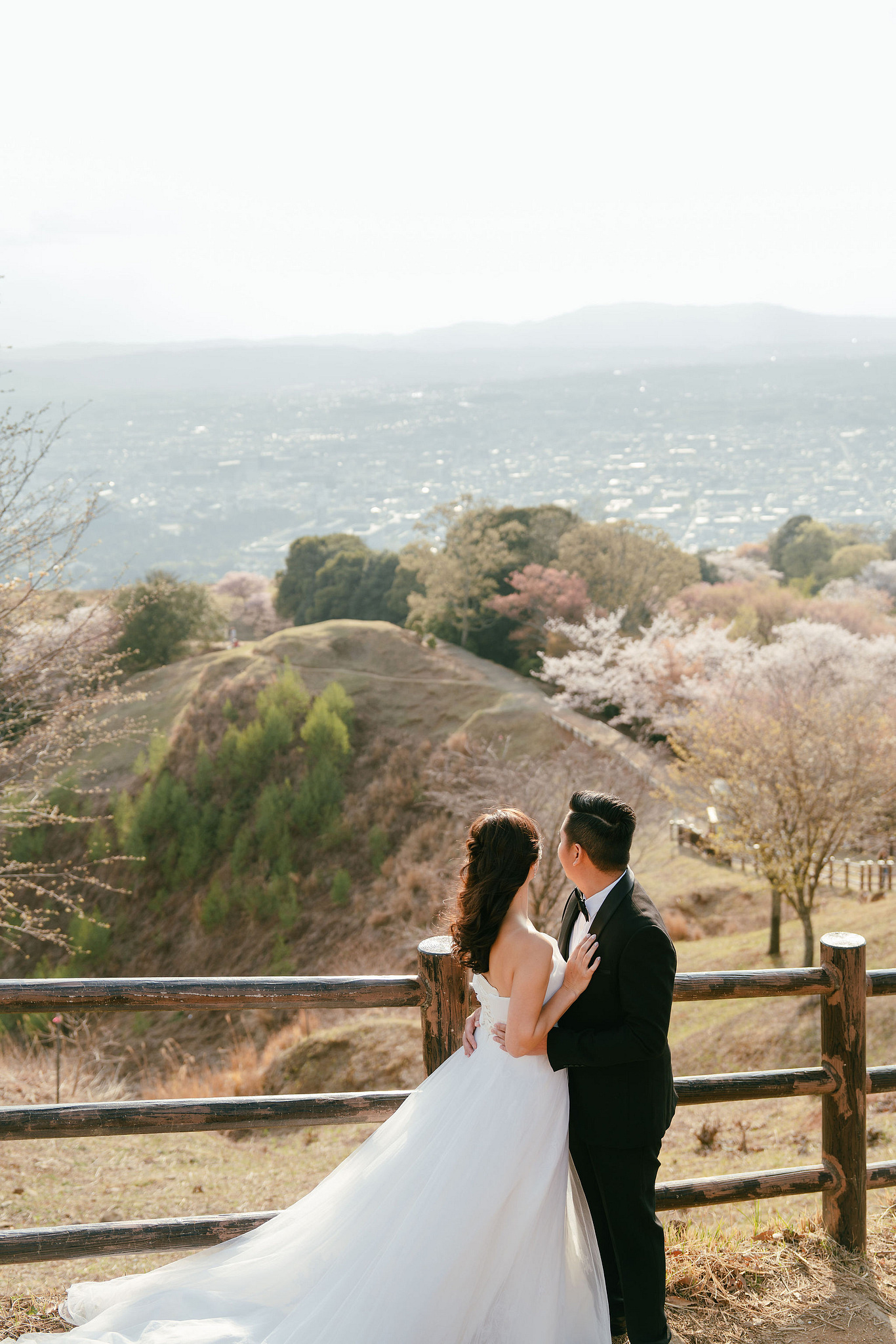 Kyoto Pre-Wedding Photoshoot | Gion Canal, Ninenzaka & Mount Wakakusa at Mount Wakakusa, Nara pre-wedding photo