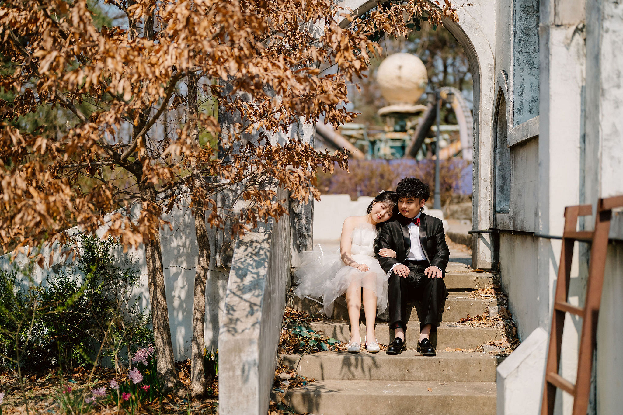 Seoul Pre-Wedding Photoshoot | Yongma Land, Seoul Forest & Namsangol Hanok Village at Yongma Land Amusement Park pre-wedding photo