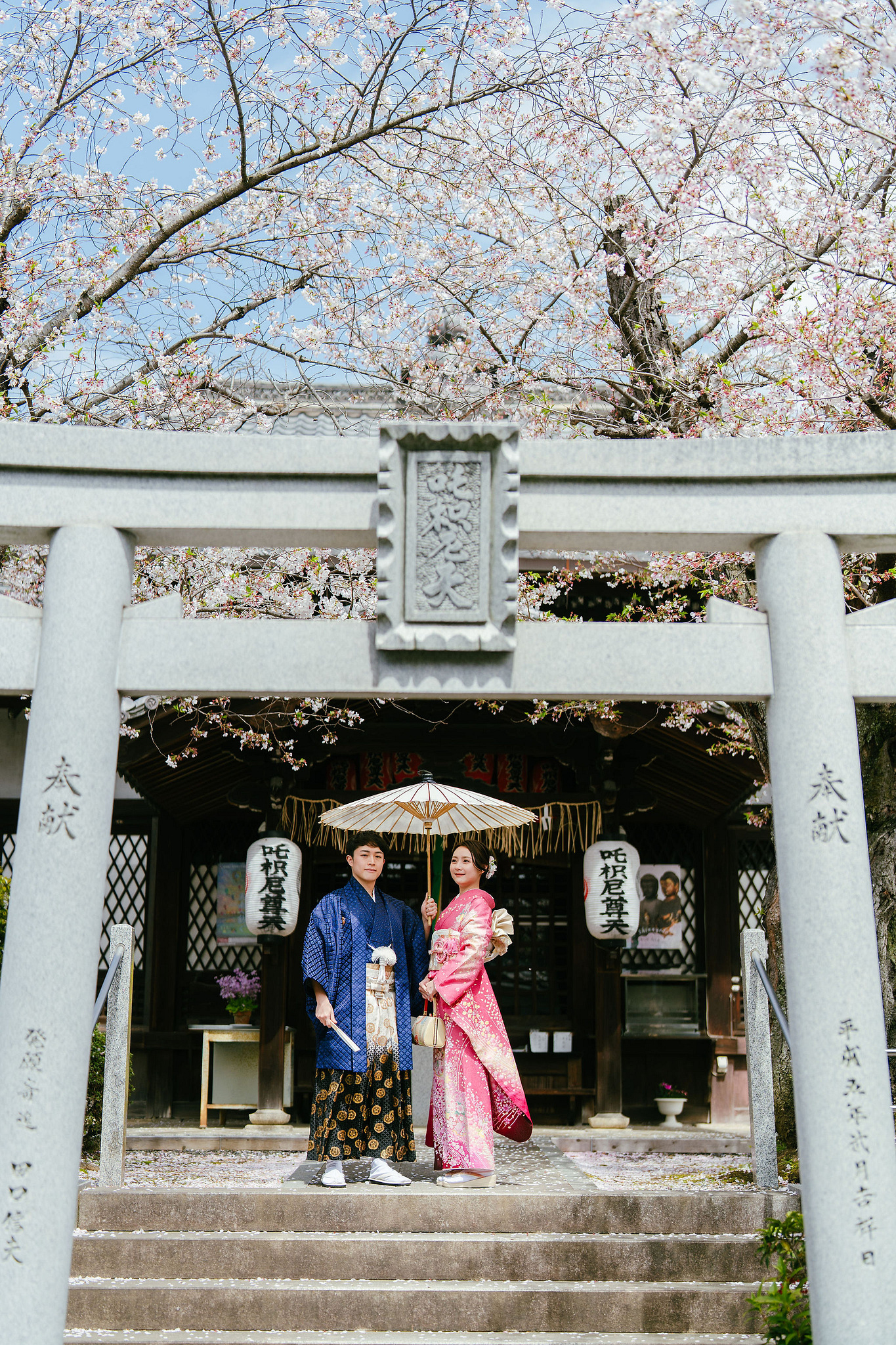 Kyoto Pre-Wedding Photoshoot | Fushimi Inari, Nara Deer Park & Mt. Wakakusa at Fushimi Inari pre-wedding photo