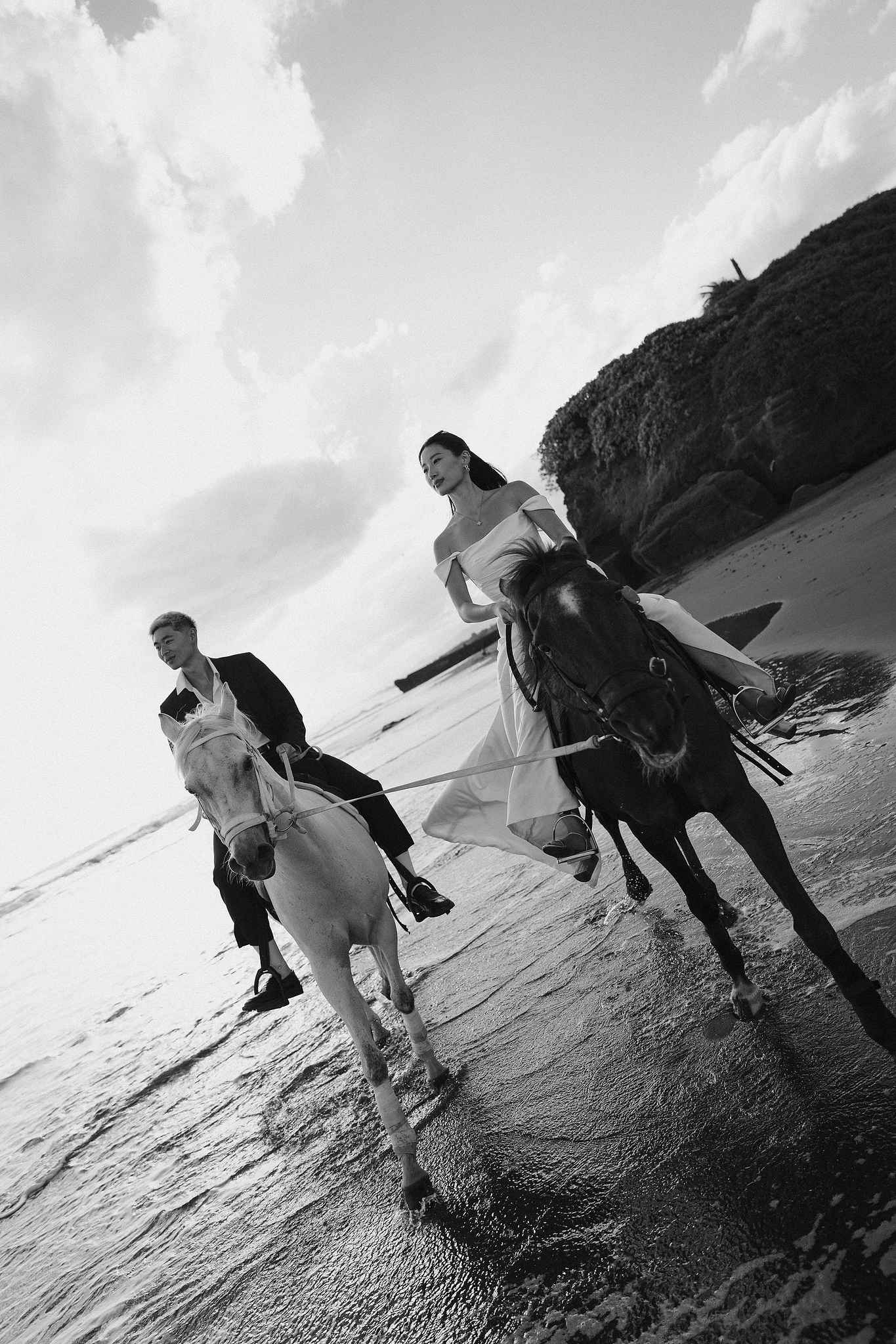 Bali Pre-Wedding Photoshoot | Mt. Batur Pinggan Village, Gelato Diner & Black Sand Beach at Beach   pre-wedding photo