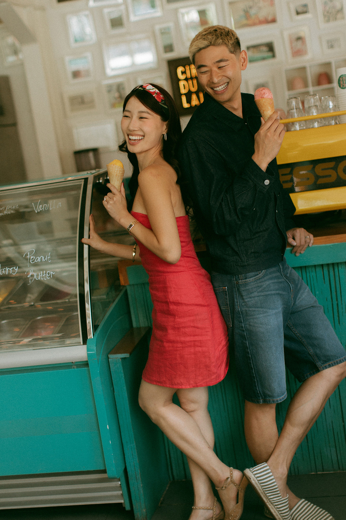 Bali Pre-Wedding Photoshoot | Mt. Batur Pinggan Village, Gelato Diner & Black Sand Beach at Restaurant   pre-wedding photo
