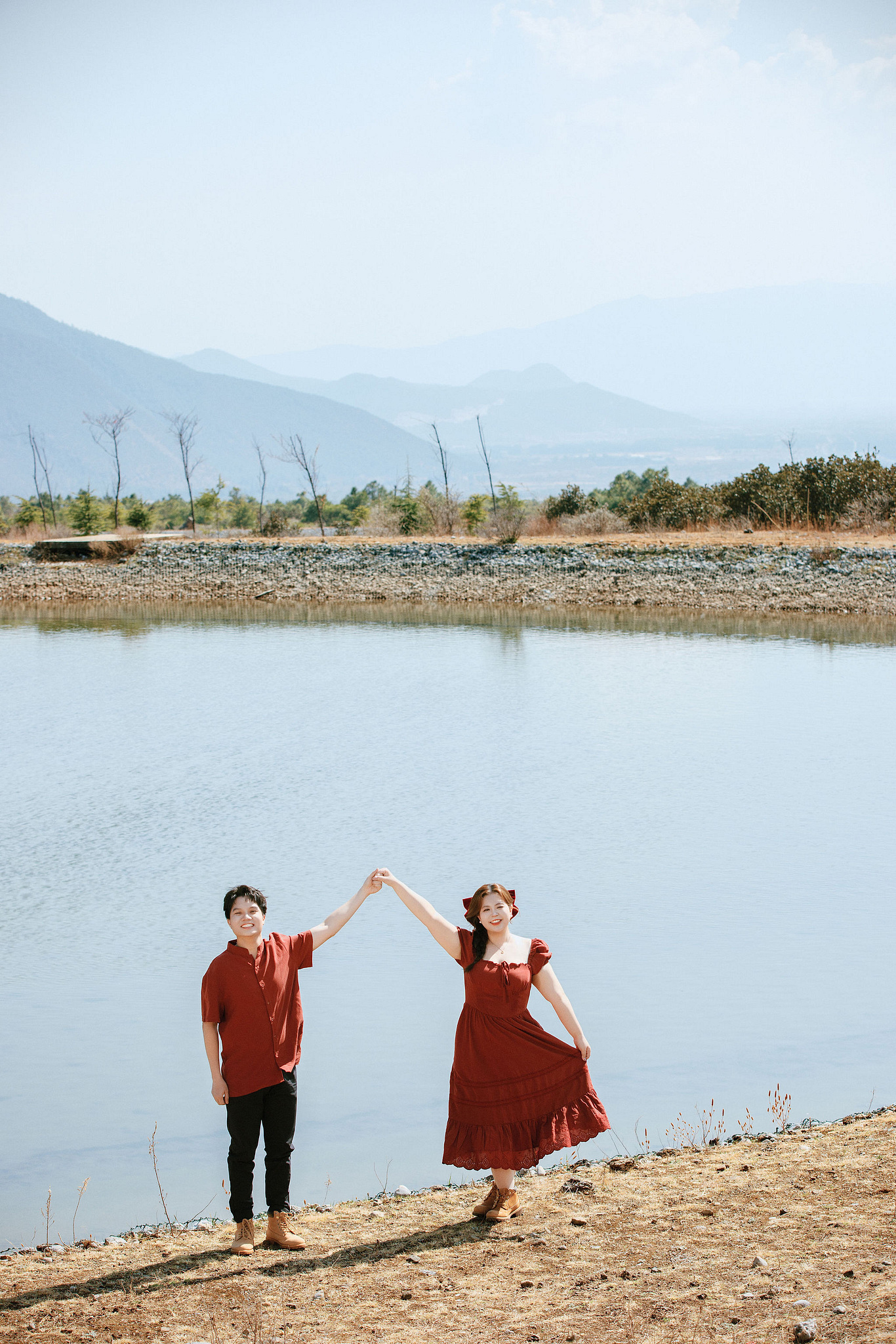 Lijiang Pre-Wedding Photoshoot | Spruce Meadow, Blue Moon Valley & Alpine Lake at Natural Lake pre-wedding photo