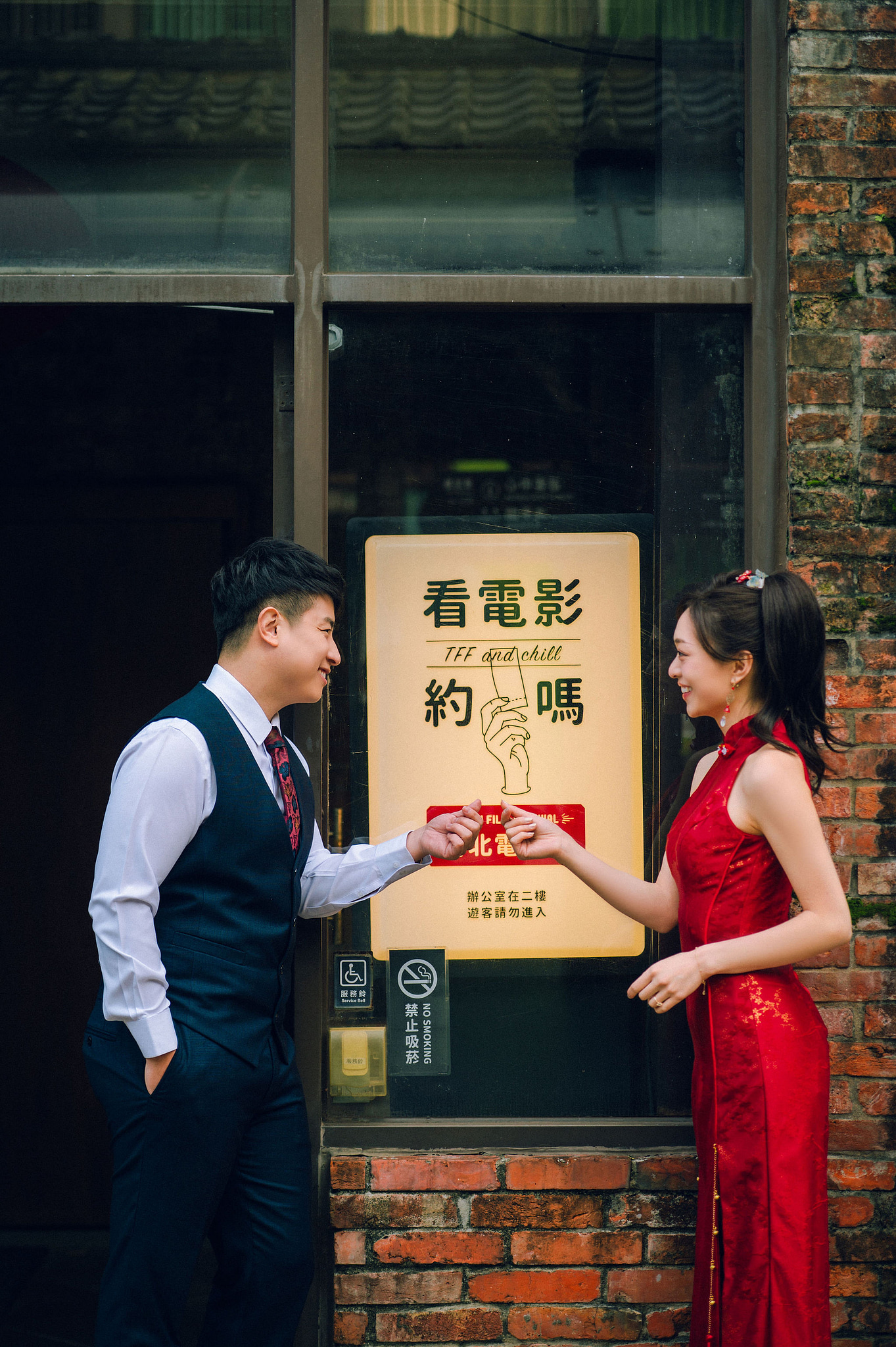 Taiwan Pre-Wedding Photoshoot | Dadaocheng, Nanjing Road & Huaxi Street at Nanjing Road pre-wedding photo