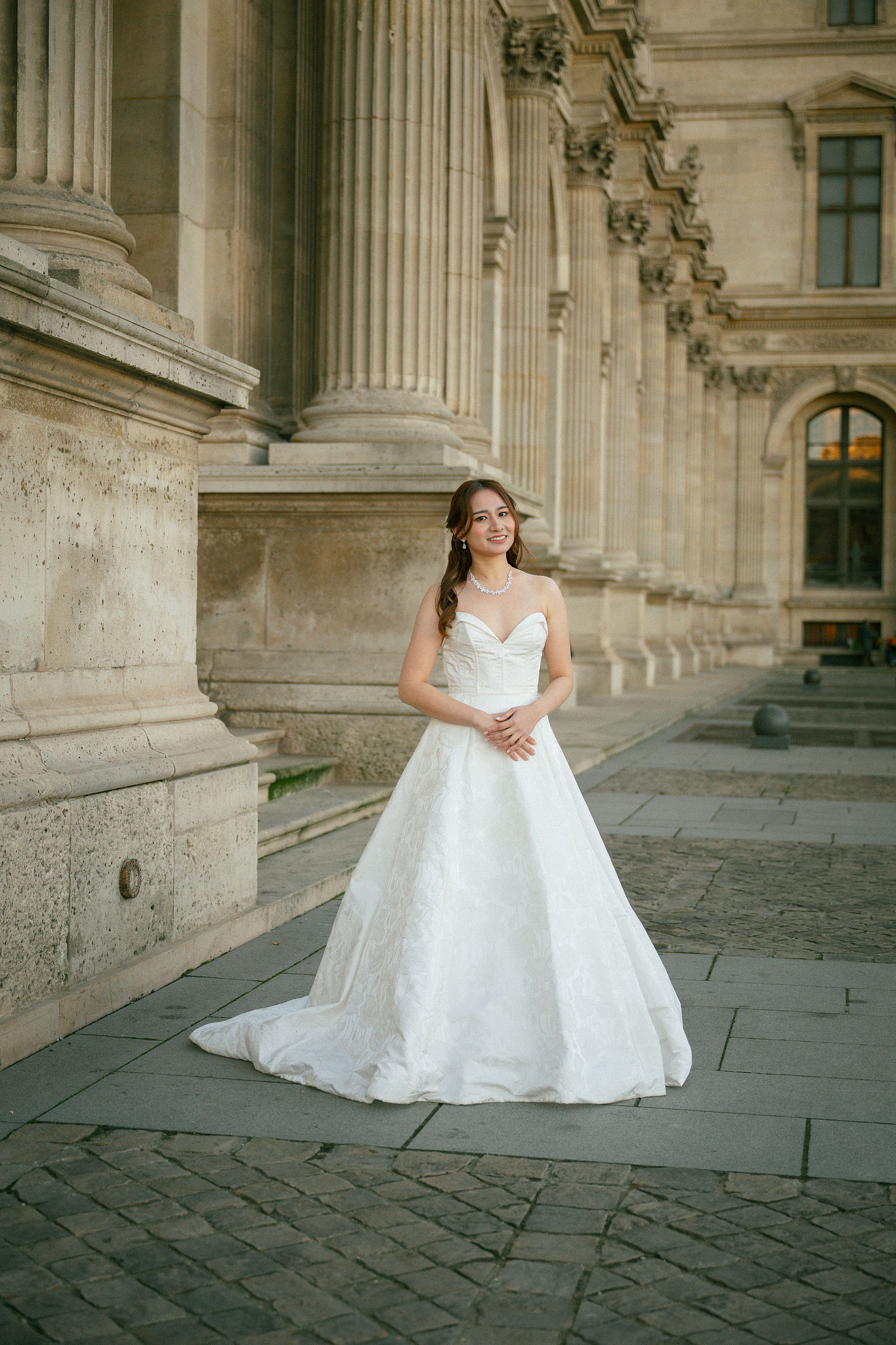 Paris Sunrise Pre-Wedding Photoshoot | Place du Trocadéro, Louvre, Parisian Café & Bir-Hakeim Bridge 巴黎日出婚紗攝影｜特羅卡德羅廣場、羅浮宮、巴黎咖啡館與比爾阿克姆橋 at Louvre pre-wedding photo